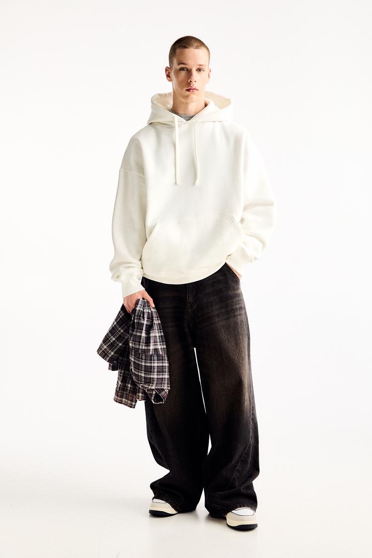 https://static.pullandbear.net/assets/public/7a5c/185a/84534ede8497/1c4ce3c1f9b7/07590513251-A7M/07590513251-A7M.jpg?ts=1724062866494&w=750