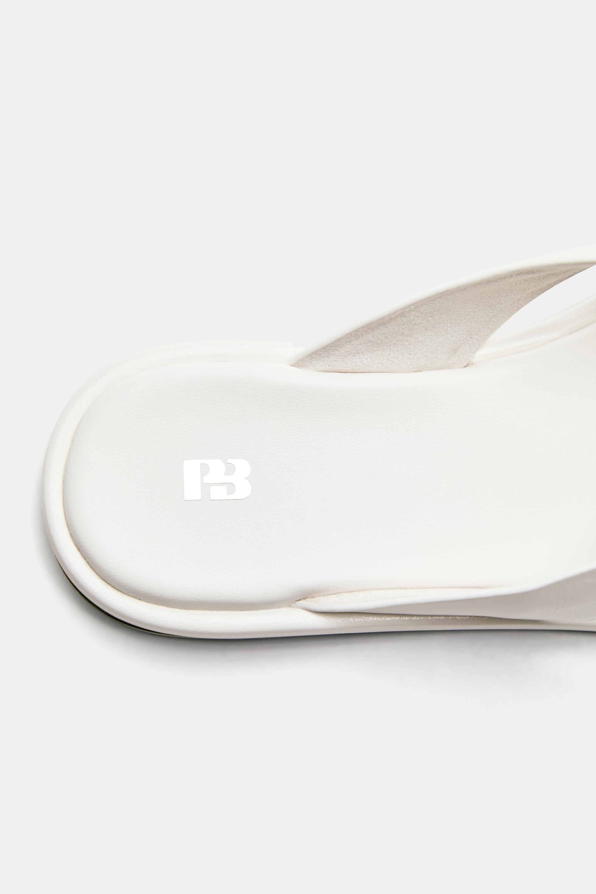 Flat strappy sandals — Ecru