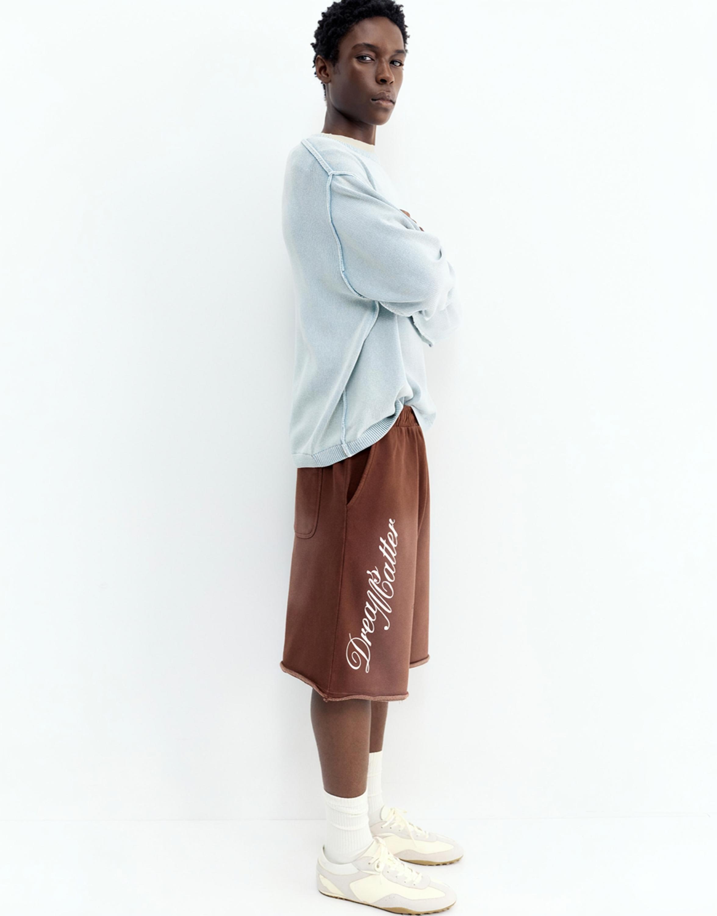 Graphic skater Bermuda sweatshorts — Brown