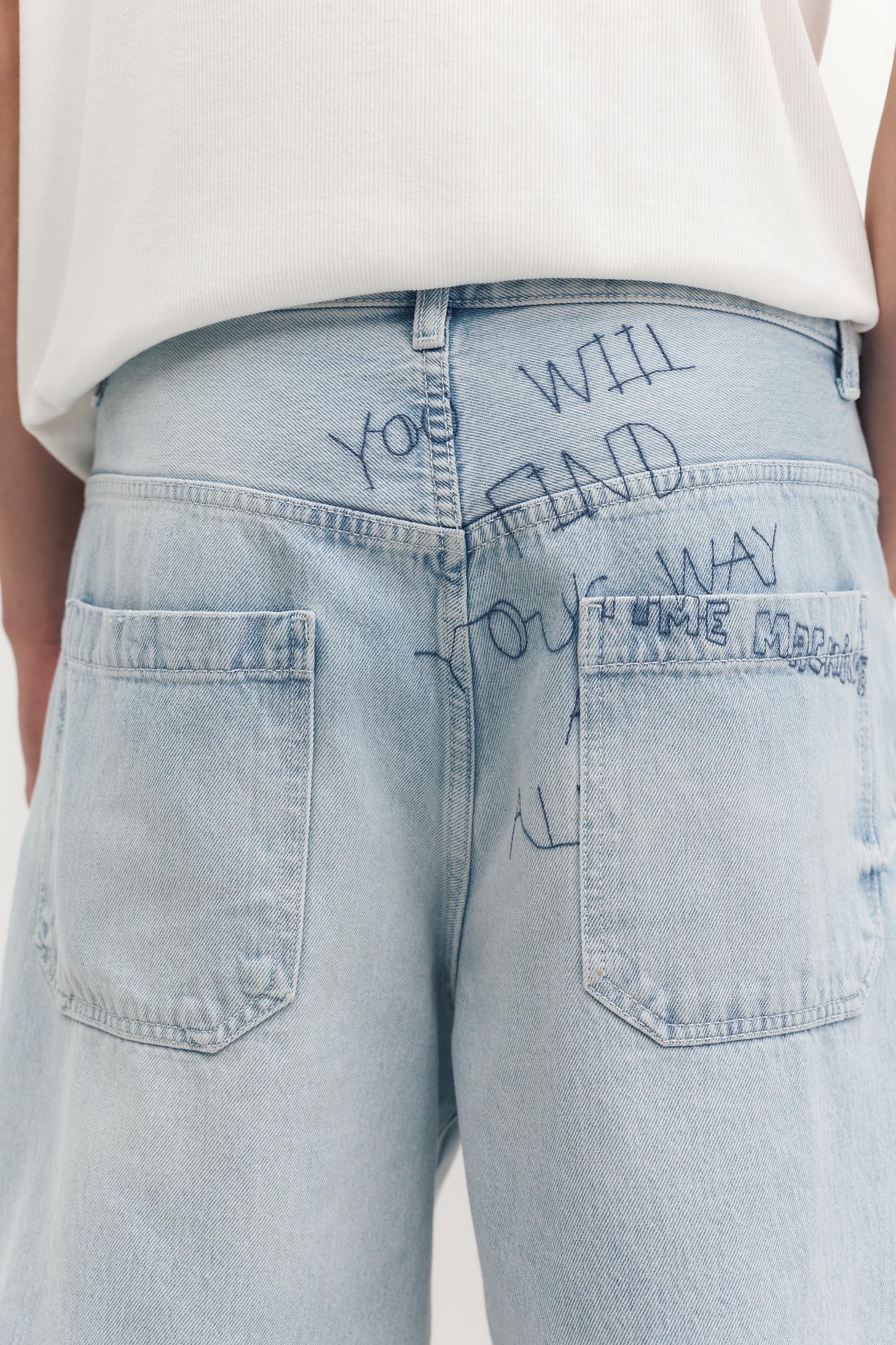 Embroidered baggy denim Bermuda shorts — Pale indigo