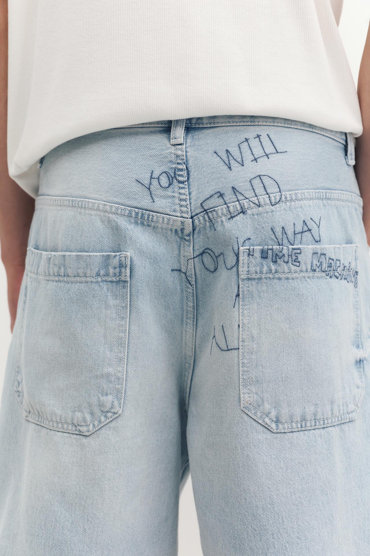 Embroidered baggy denim Bermuda shorts — Pale indigo