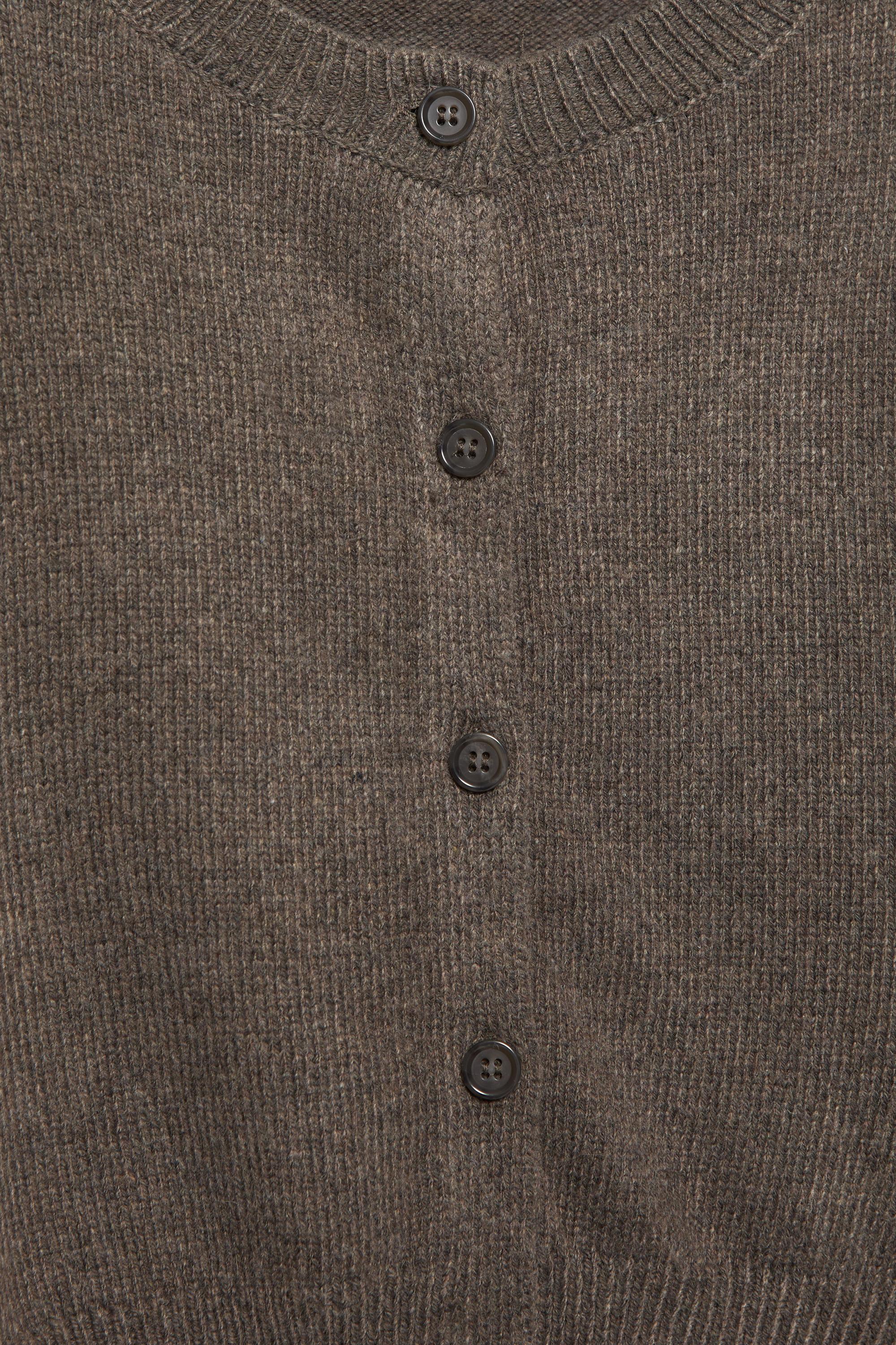 Kısa düğmeli hırka