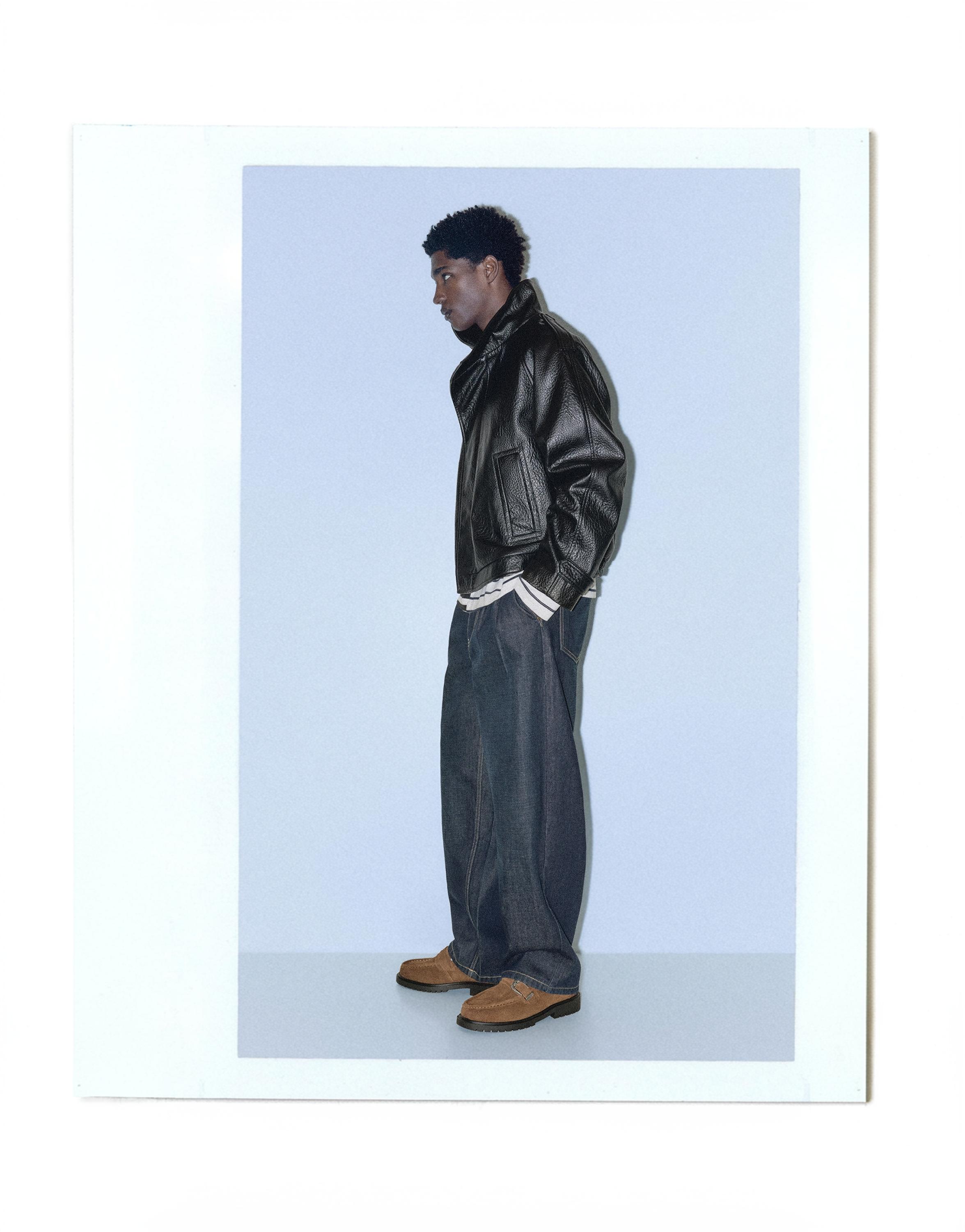 Relaxed fit jeans with darts and belt — Navy
