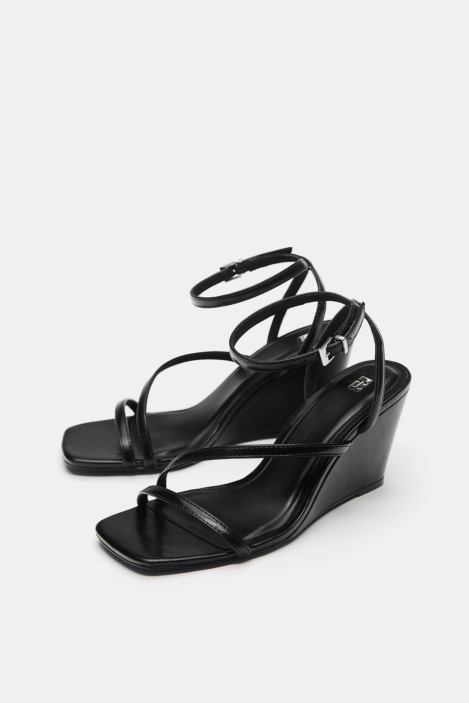 Wedge strap sandals — Black