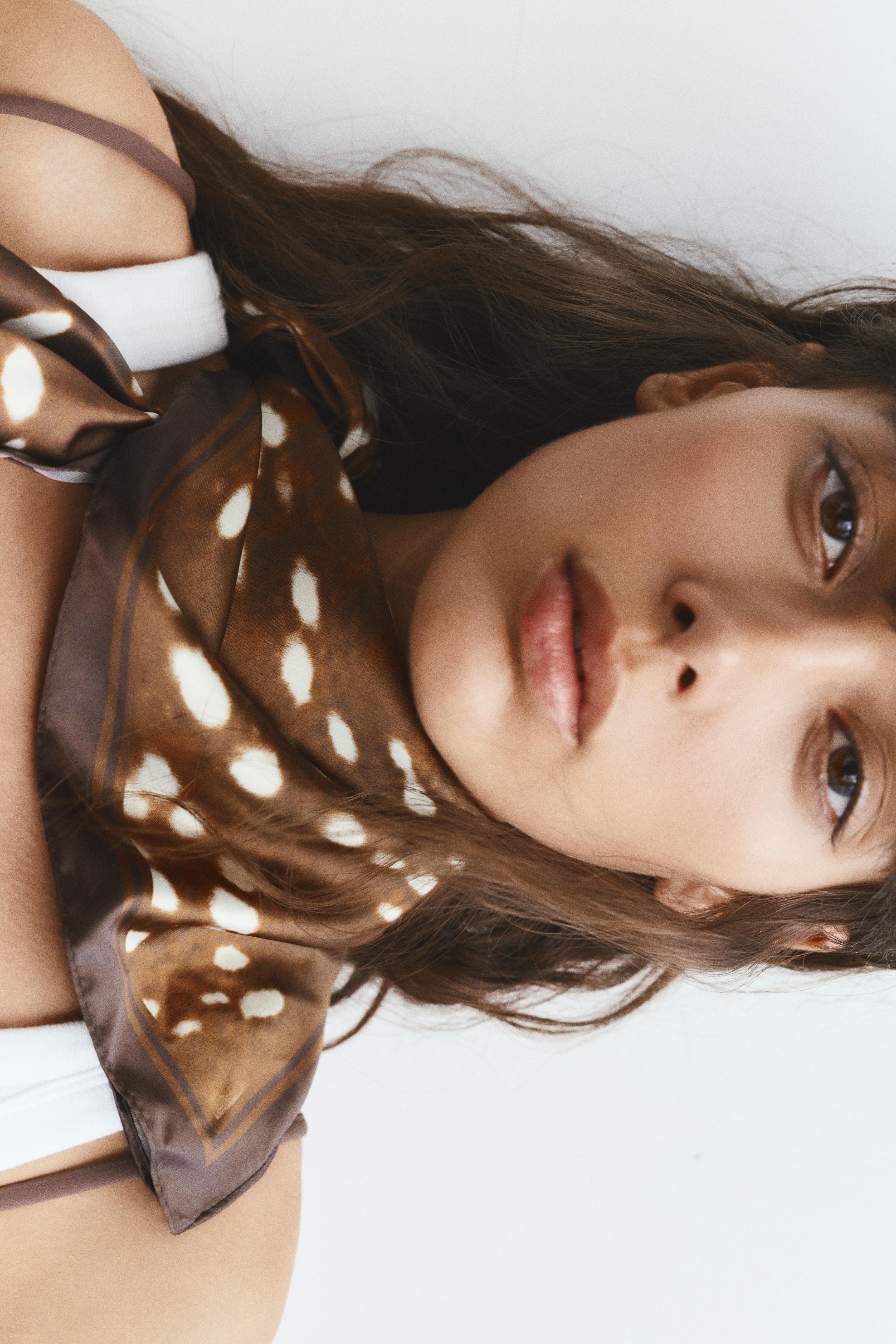 Saten yüzeyli geyik desenli bandana - Görsel 9