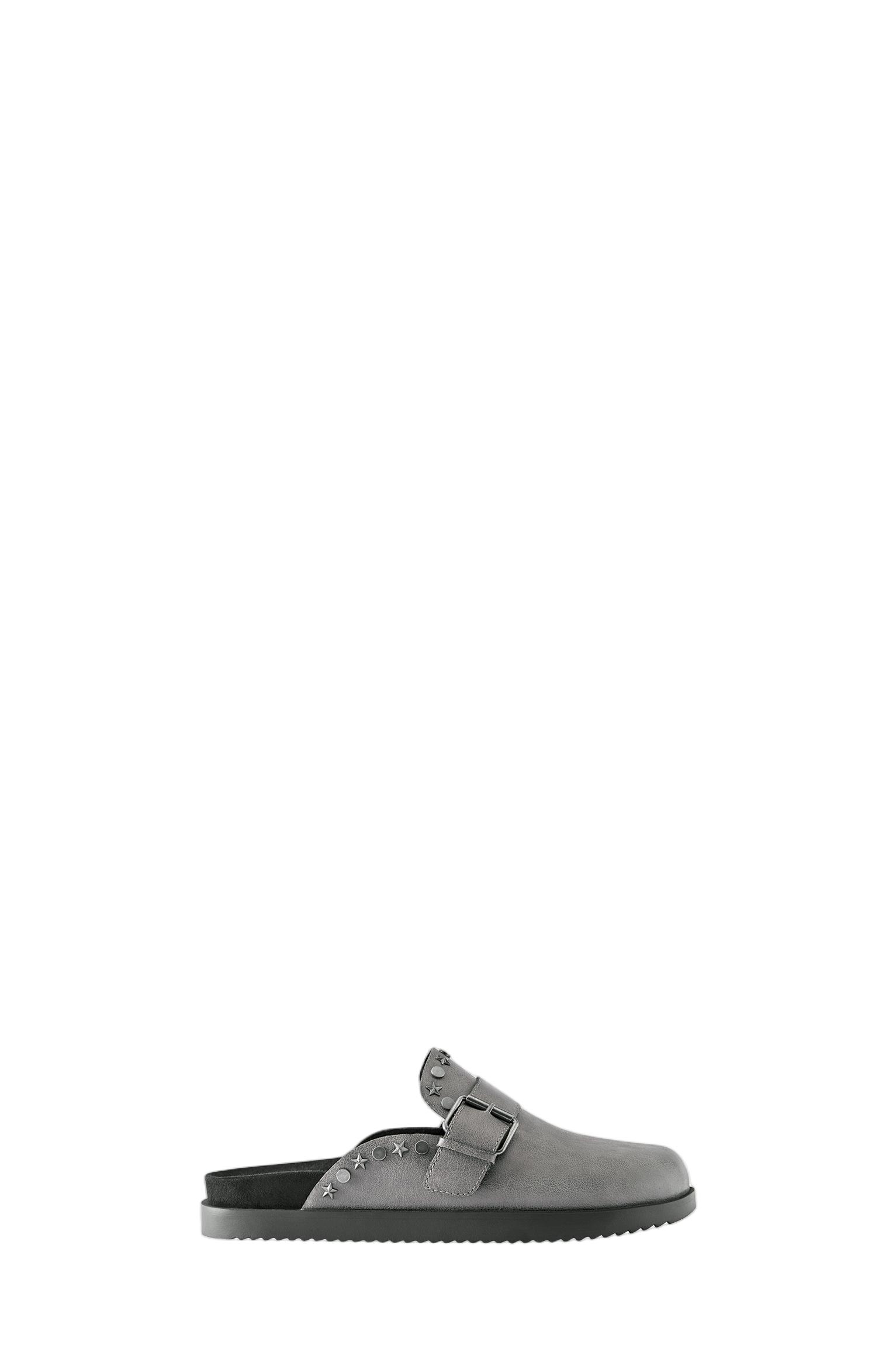 Studded clogs — Grey