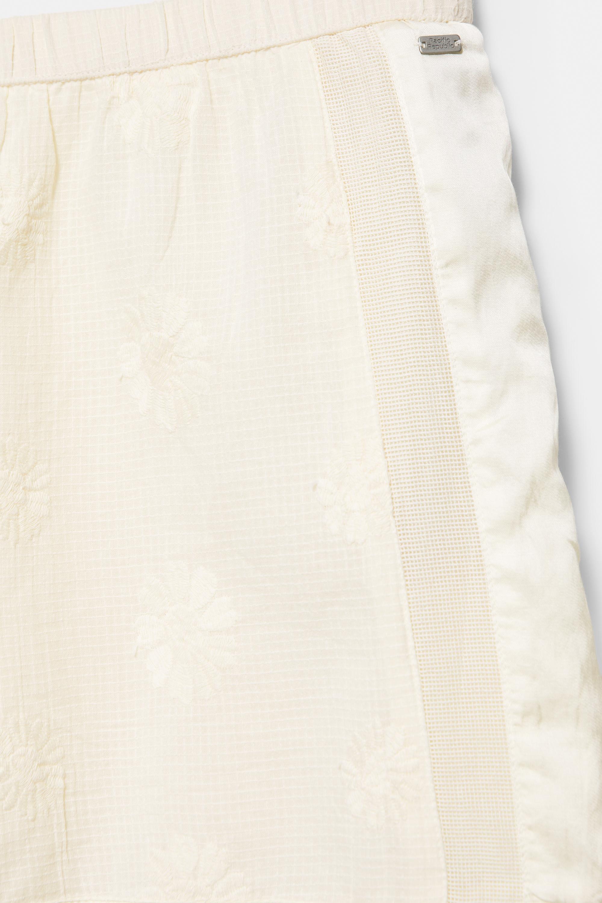 Floral embroidered Bermuda shorts — Ice