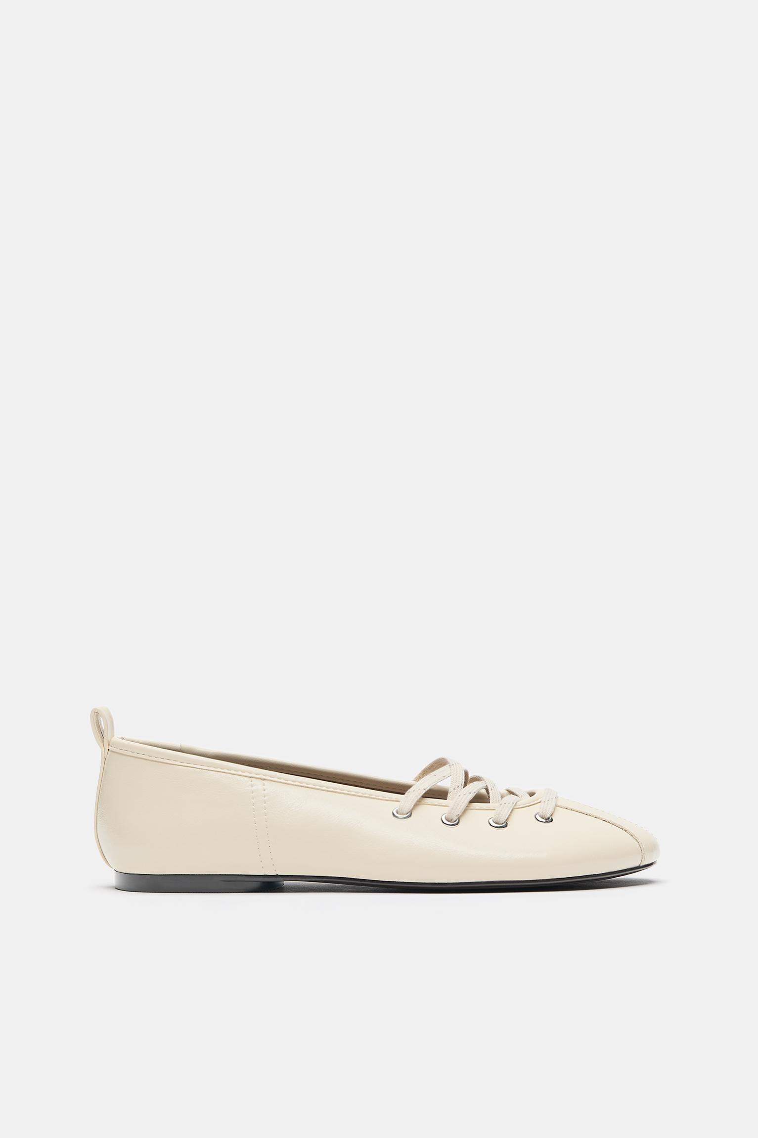 Lace-up ballerinas — Ecru