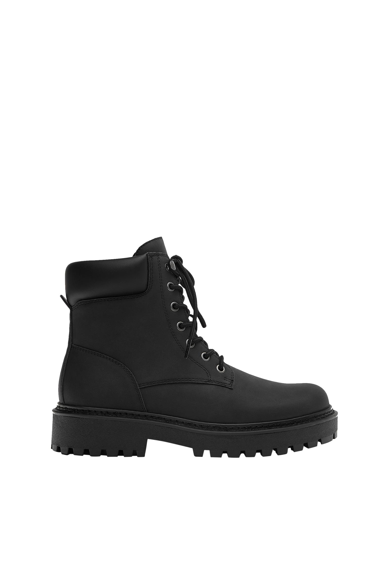 Botas acordonadas