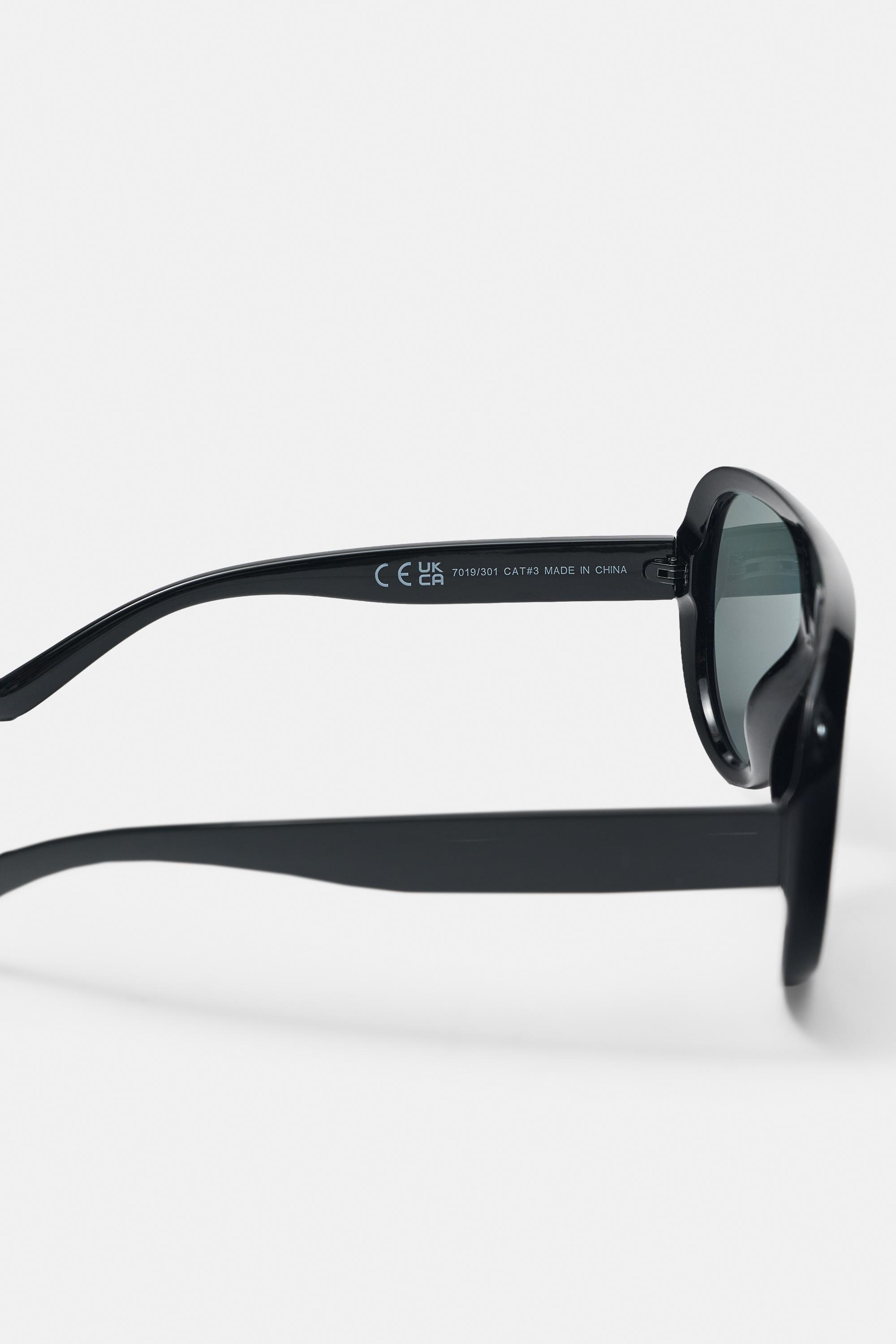 Resin aviator sunglasses — Black