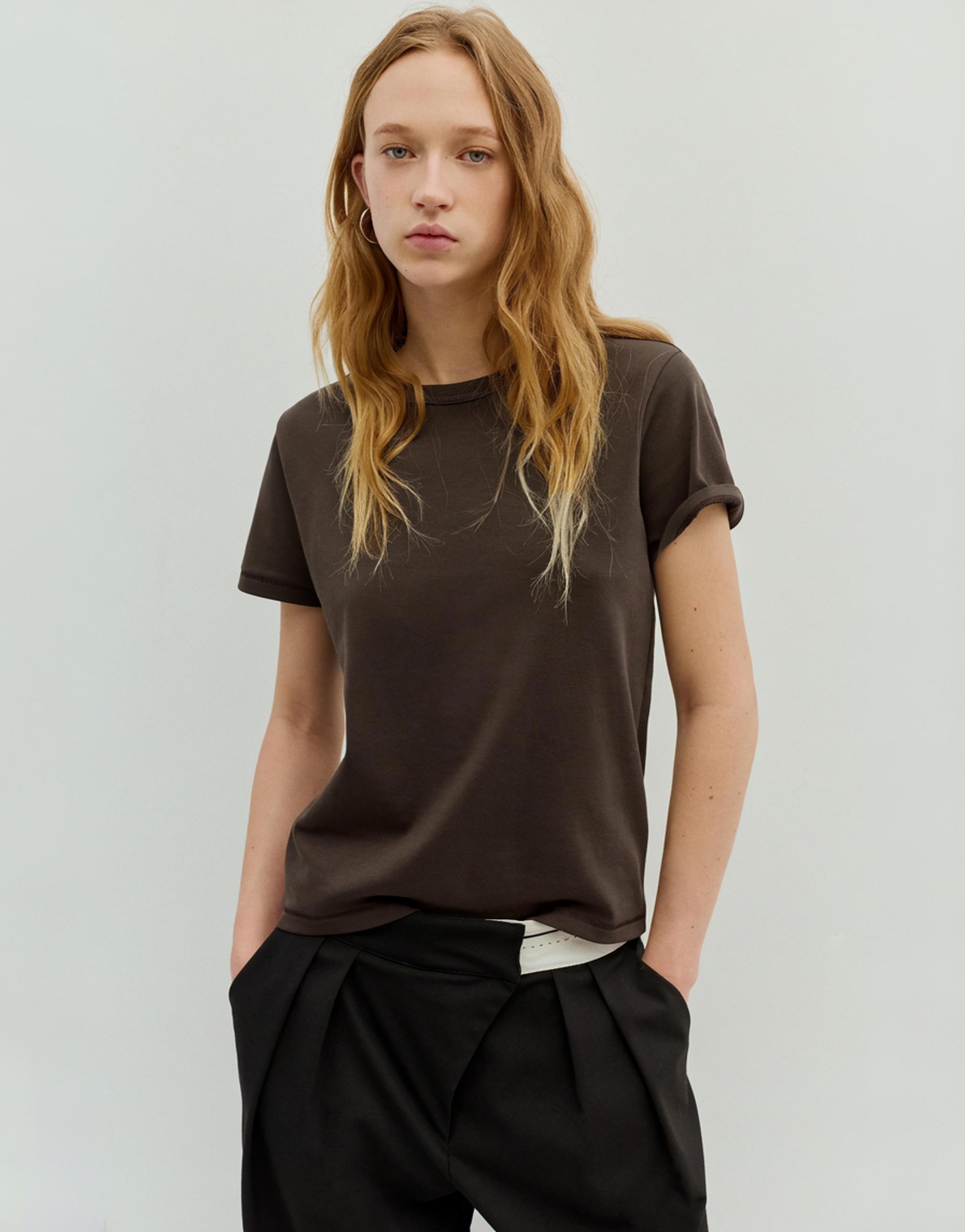 Basic short sleeve T-shirt — Brown