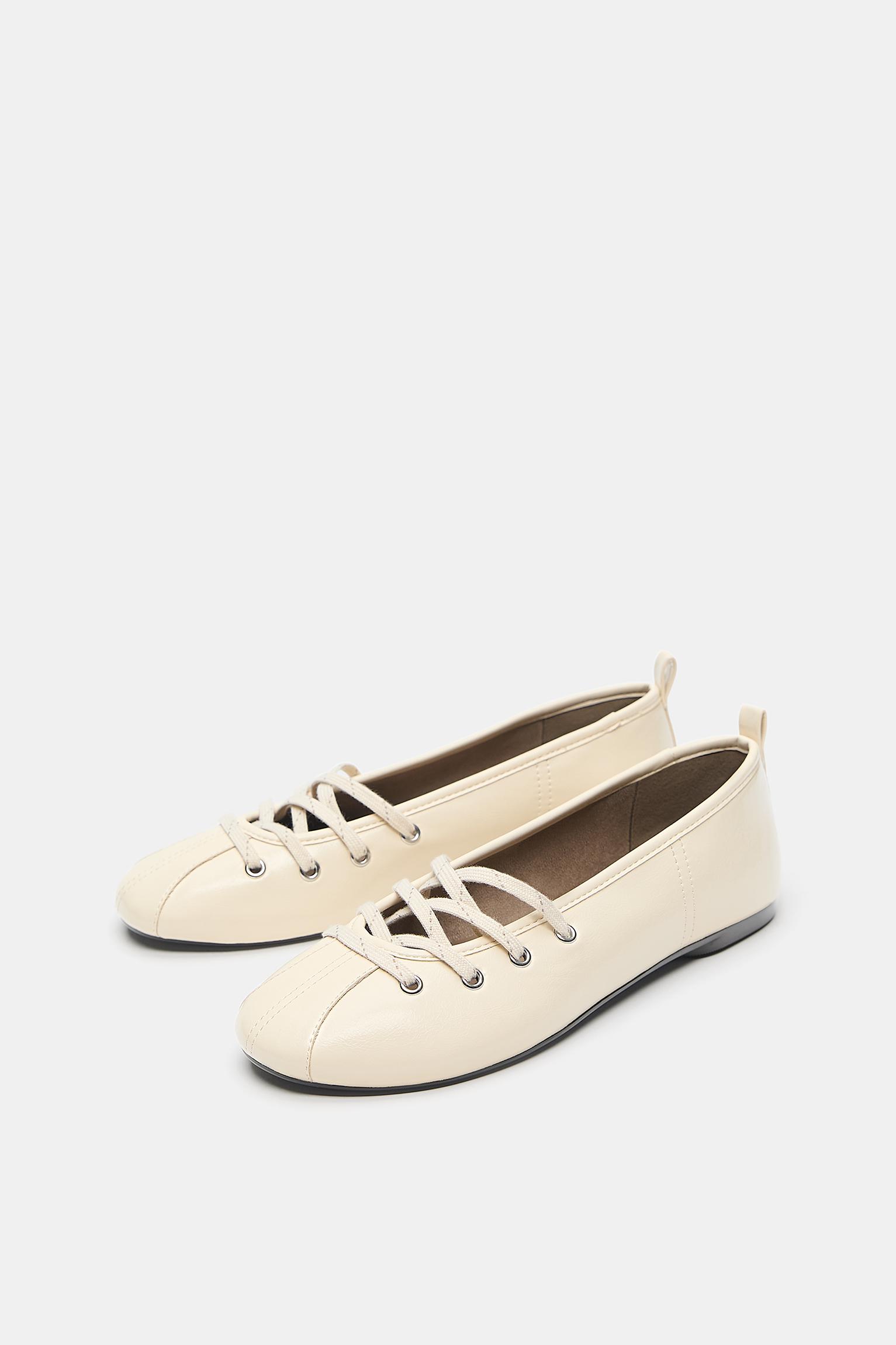 Lace-up ballerinas — Ecru