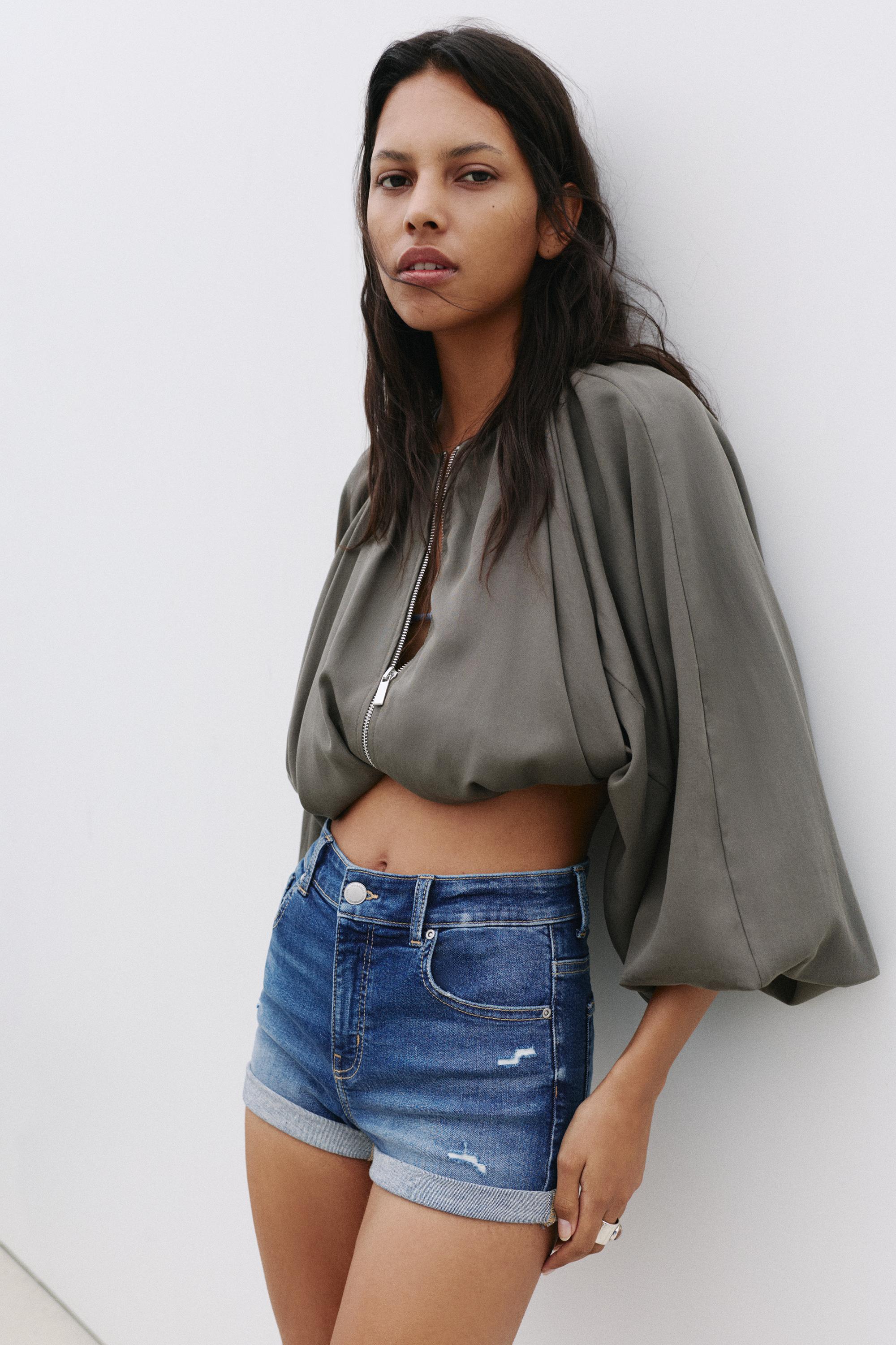 Mid-waist denim shorts — Medium blue