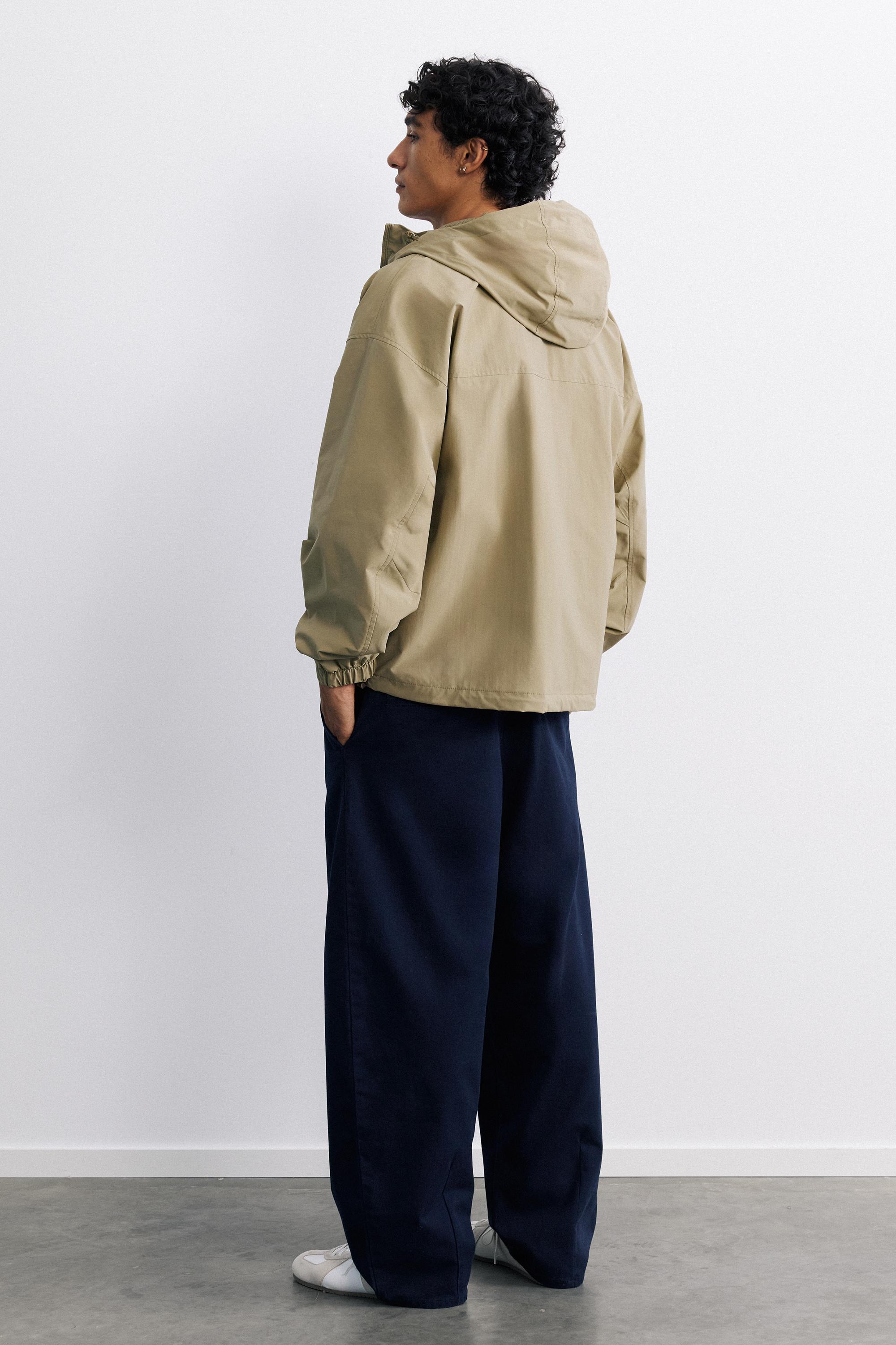 Lightweight hooded raincoat — Sand