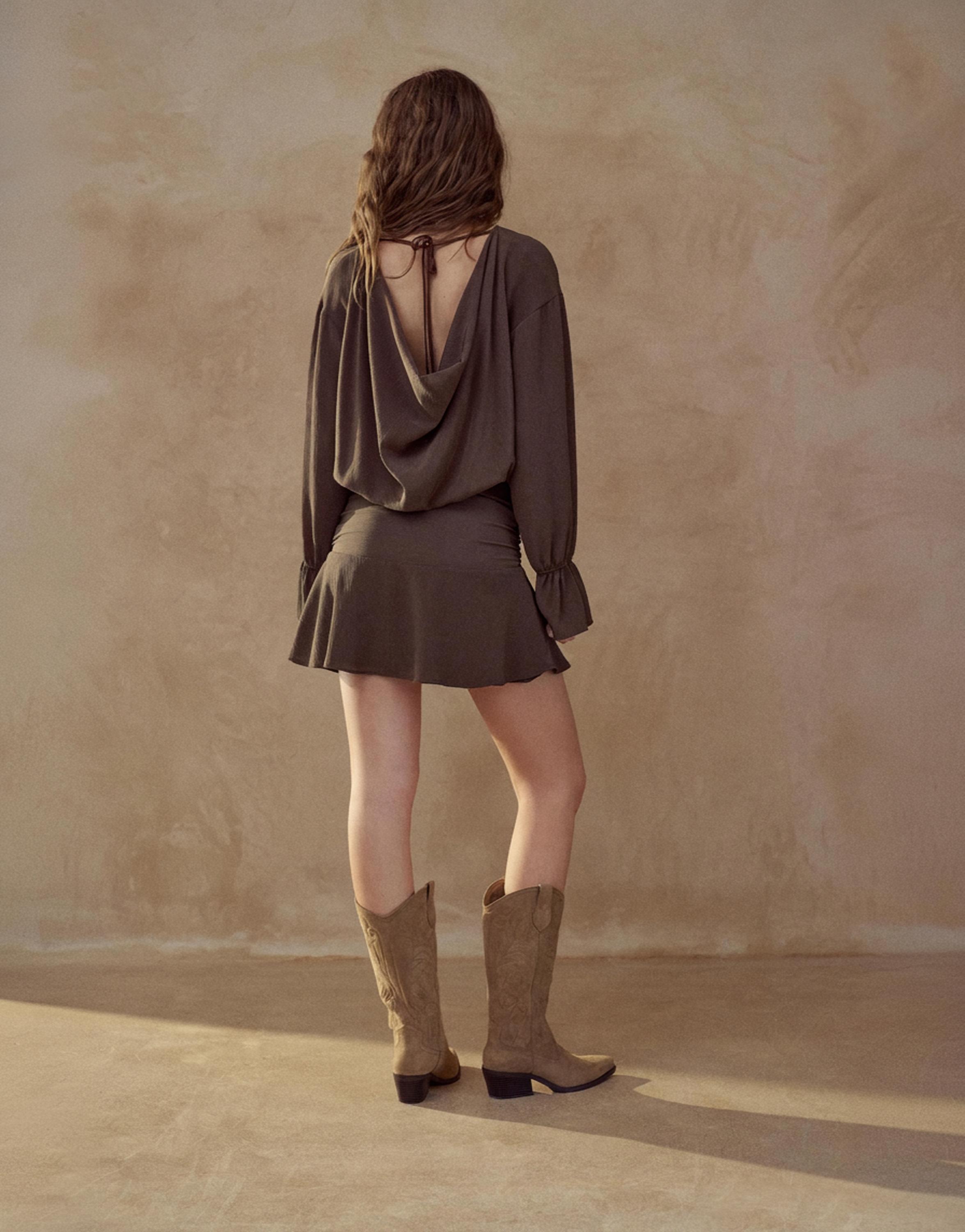 Short ruffle dress — Brown