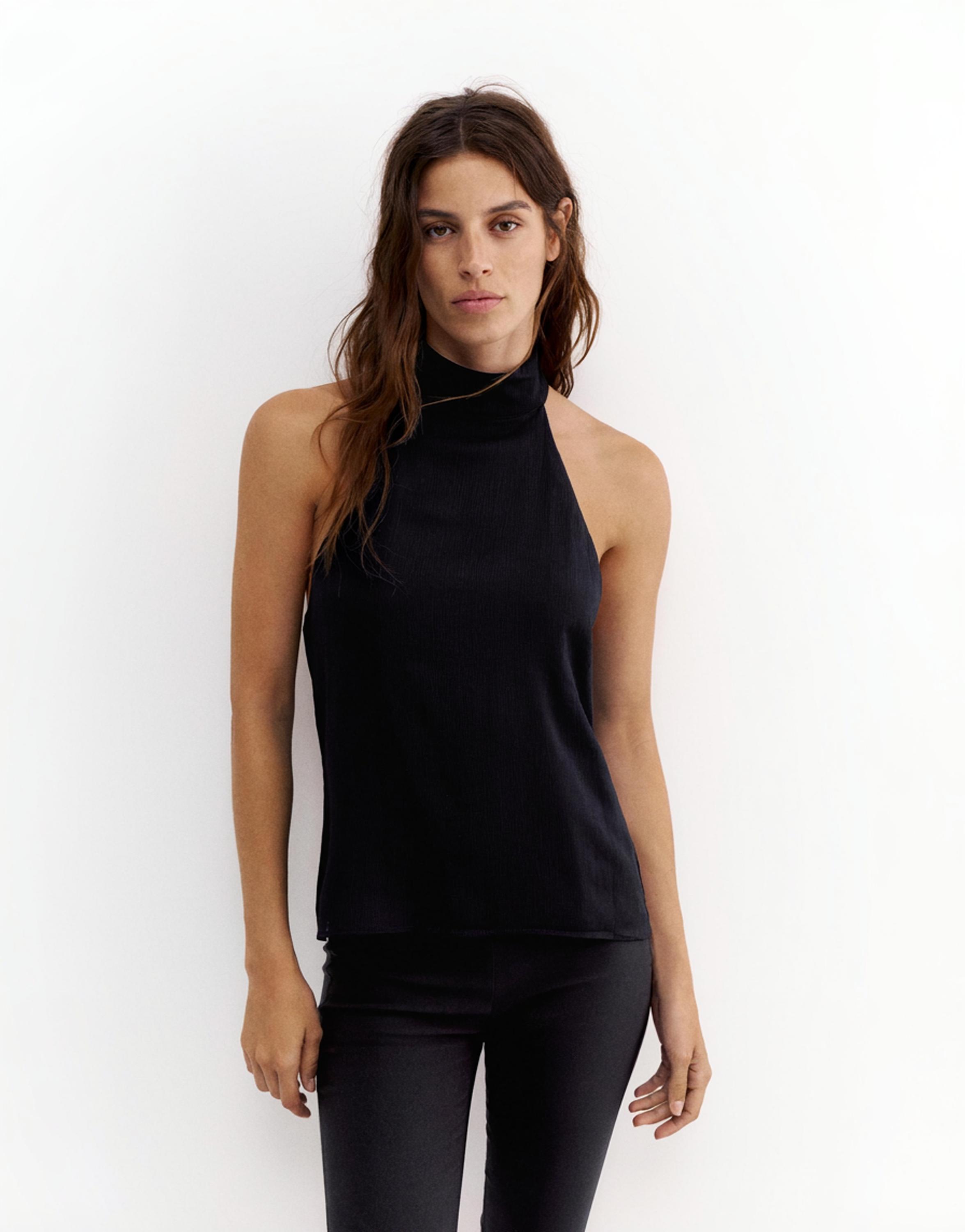 Flowing halter top — Black