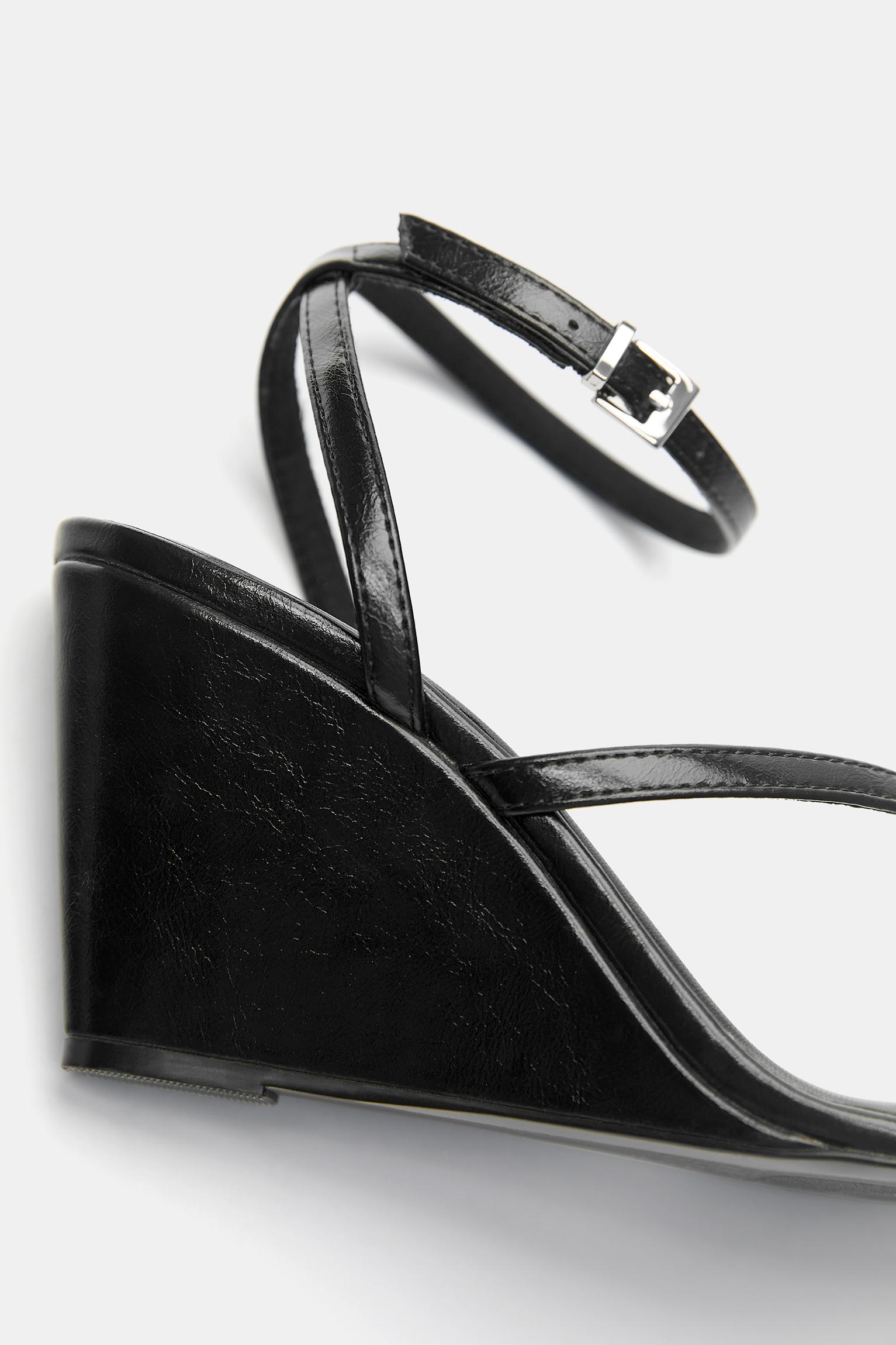 Wedge strap sandals — Black