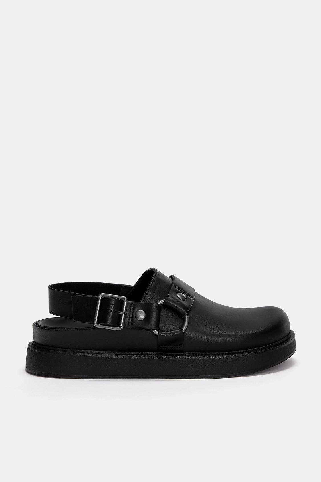 Buckled strap clogs - pull&bear 