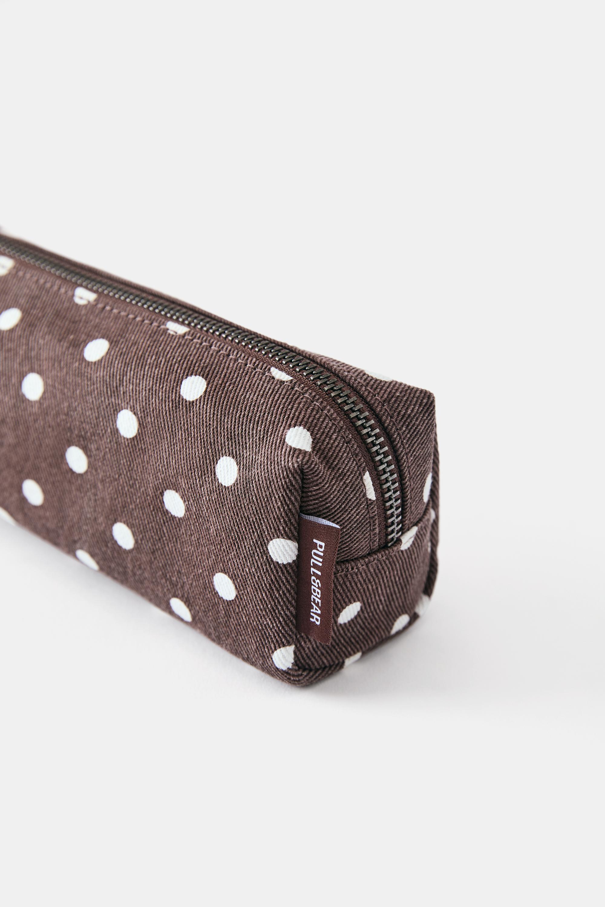 Polka dot case — Brown
