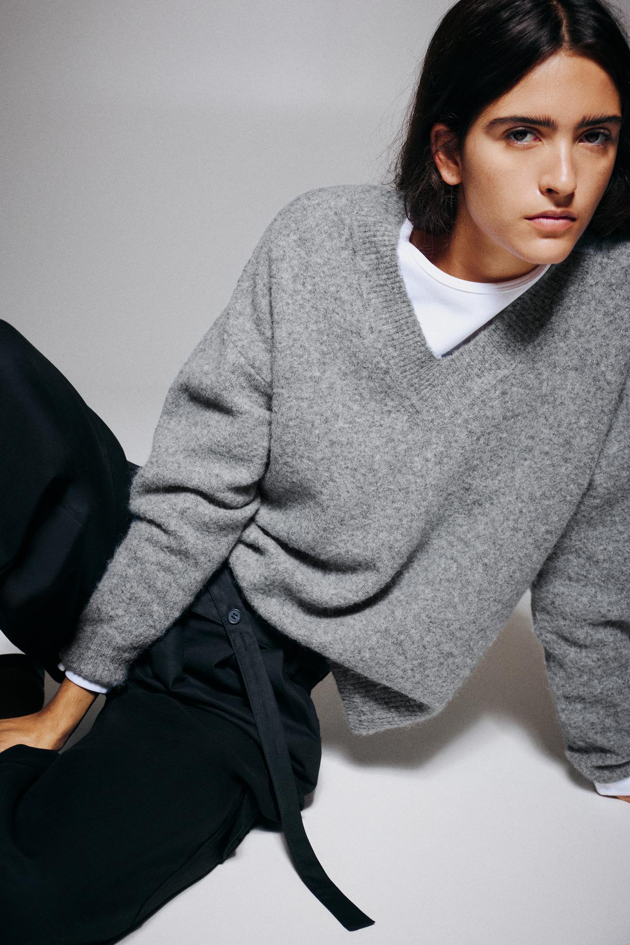 Boxy V-neck jumper — Grey marl