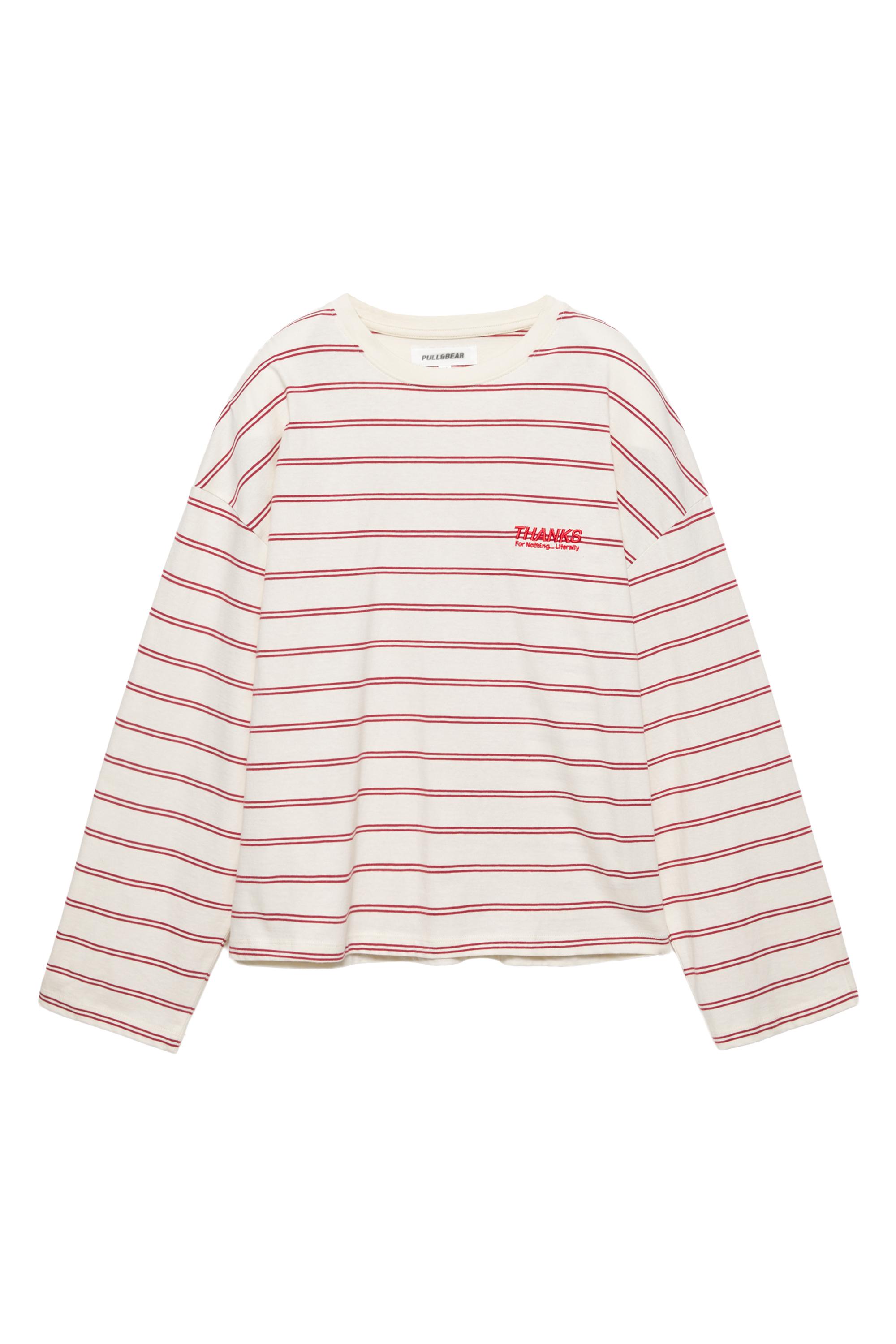 Çizgili ve yazılı t-shirt