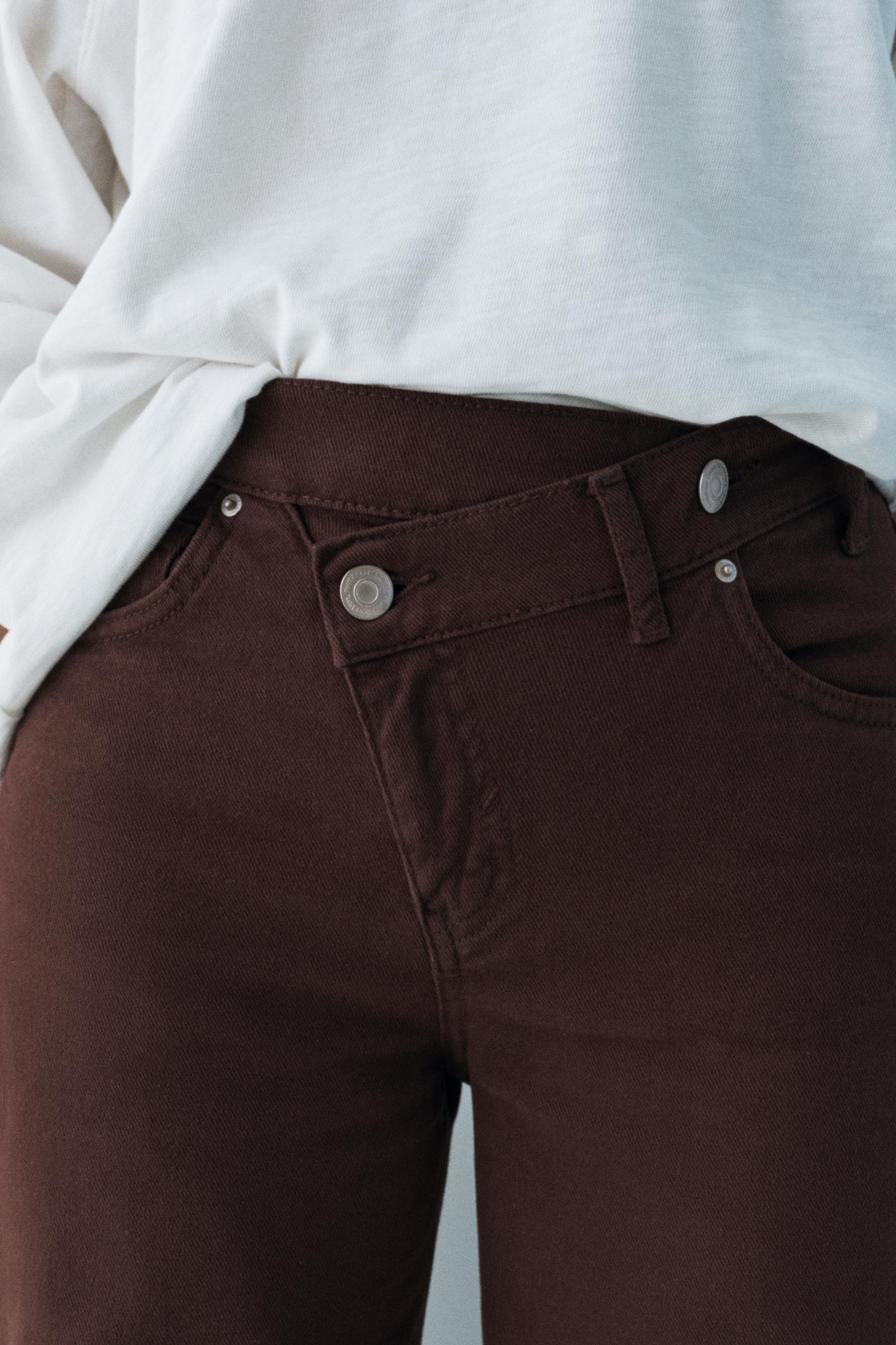 Wide leg jeans with crossover waistband — Brown