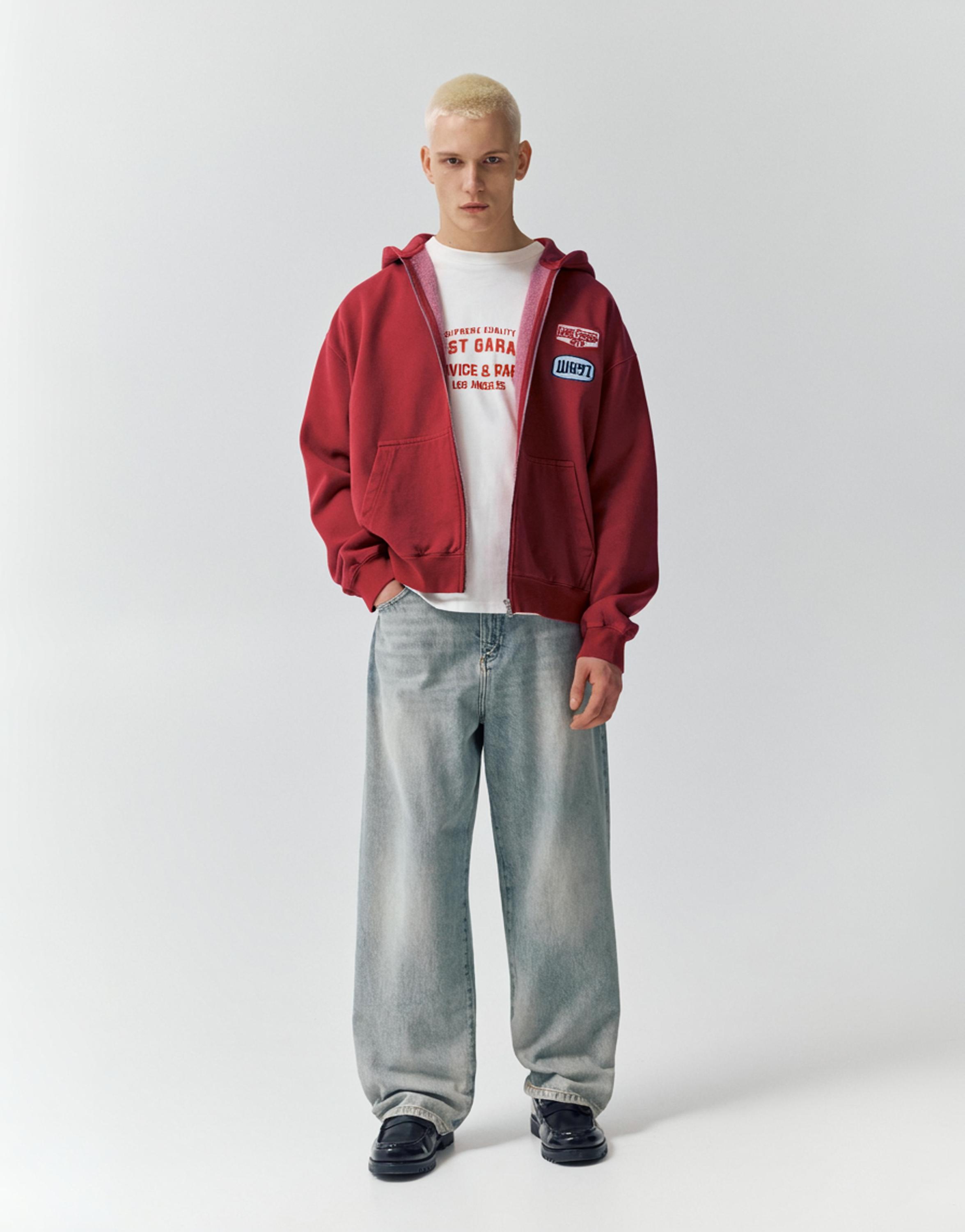 Fermuarlı yamalı kapüşonlu sweatshirt - Görsel 8