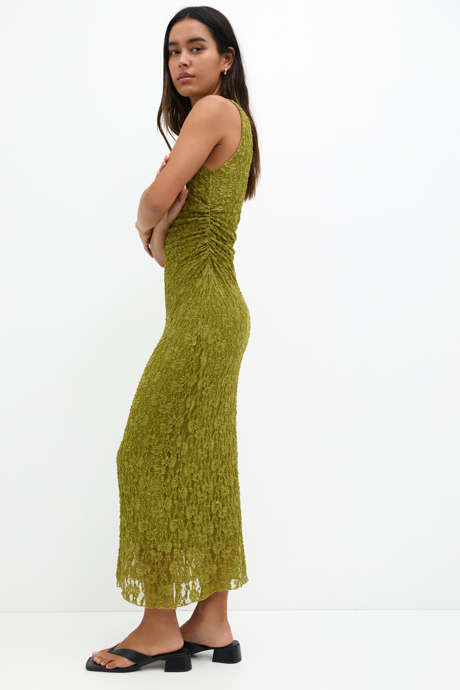 Vestido verde shops flores pull and bear