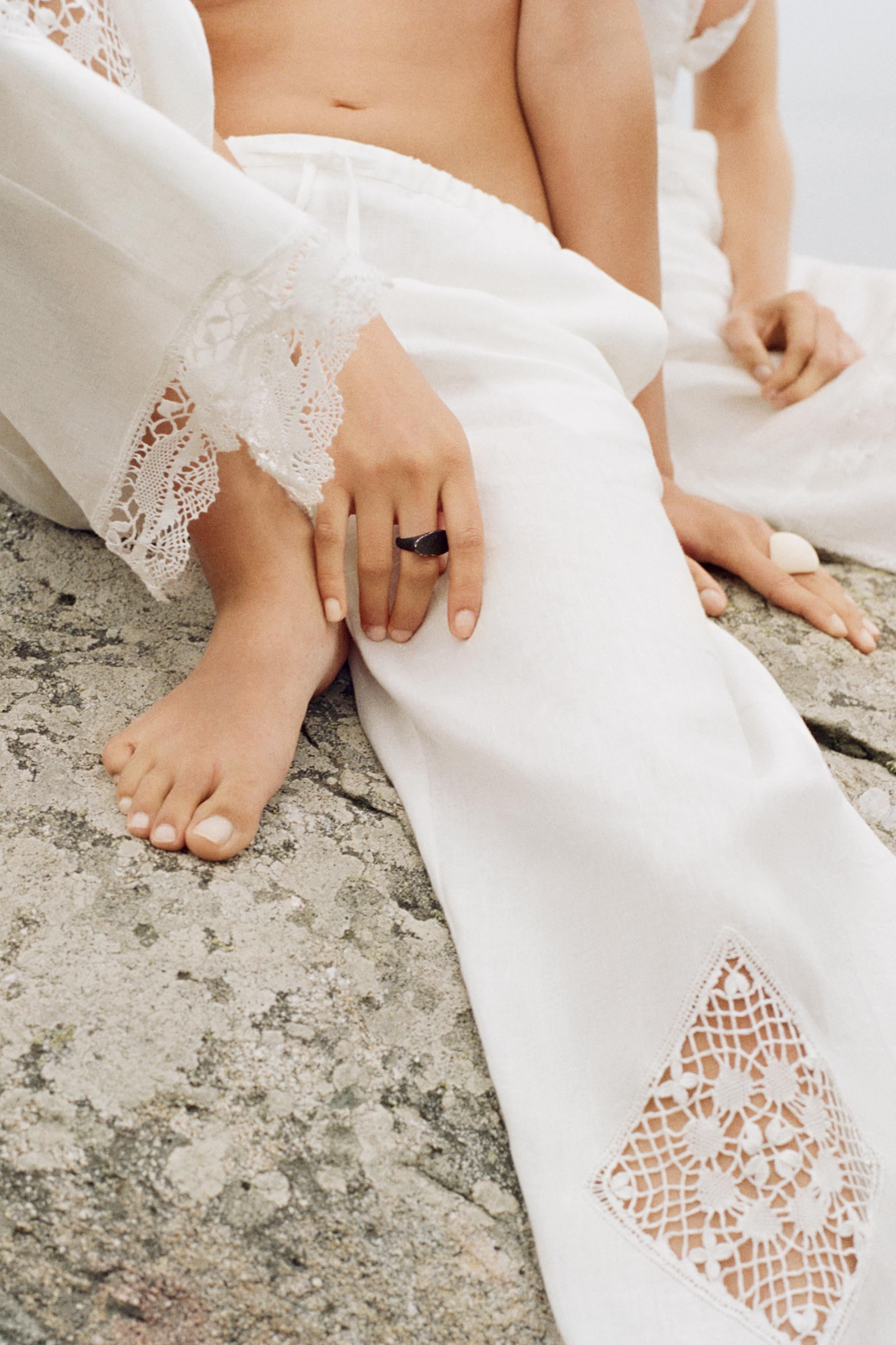 100% linen Encaixe de Camariñas x Pull&Bear trousers — Off white