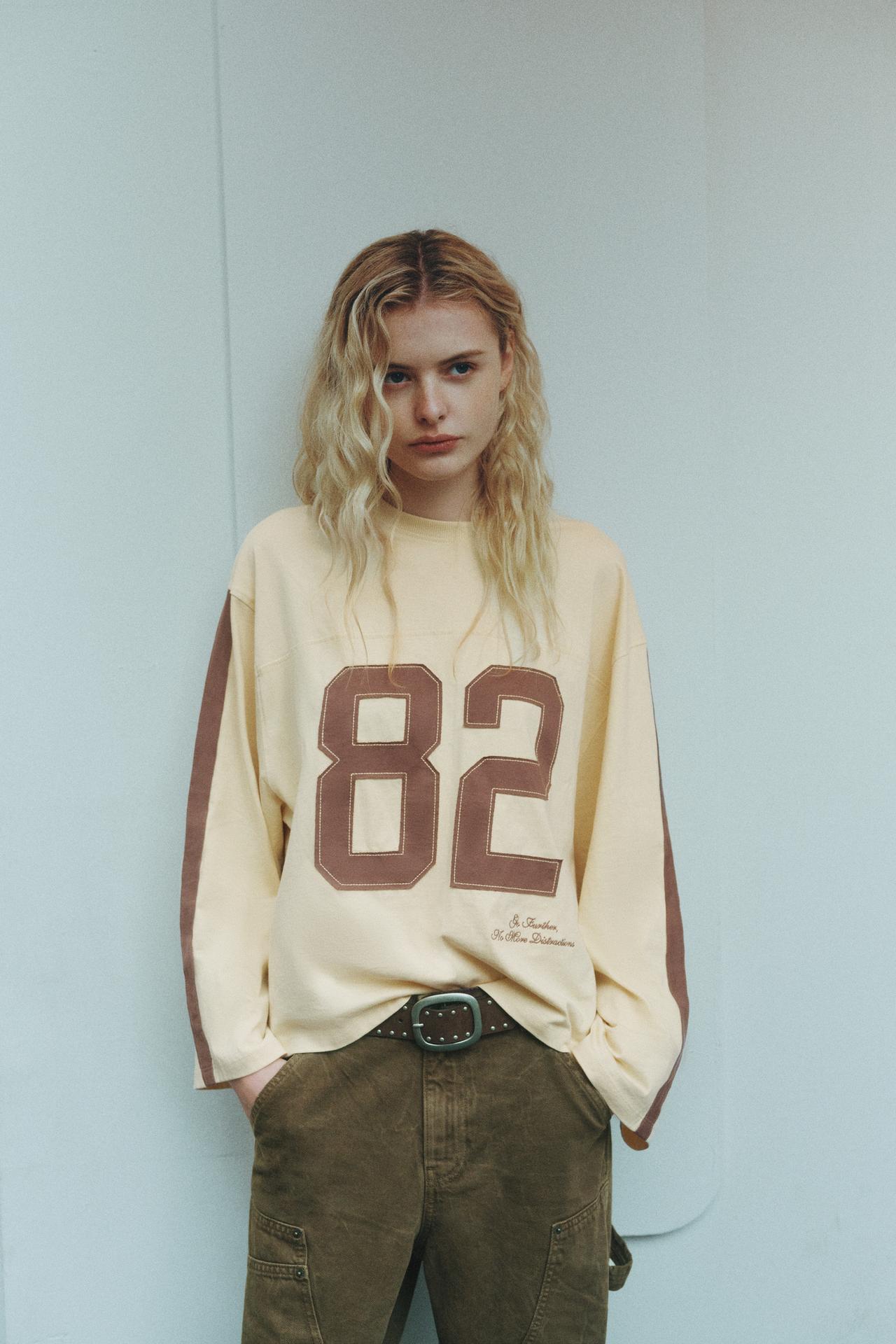 Oversize 82 graphic T-shirt — Egg yolk yellow