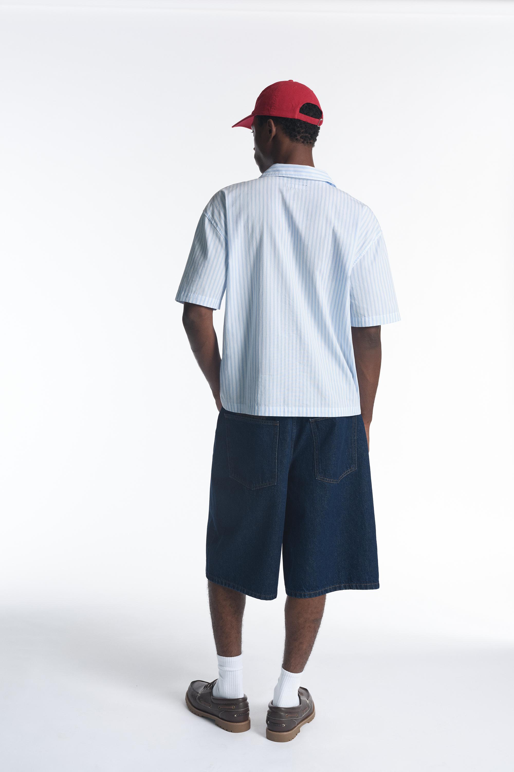 Striped short sleeve shirt with text — Grey/Blue
