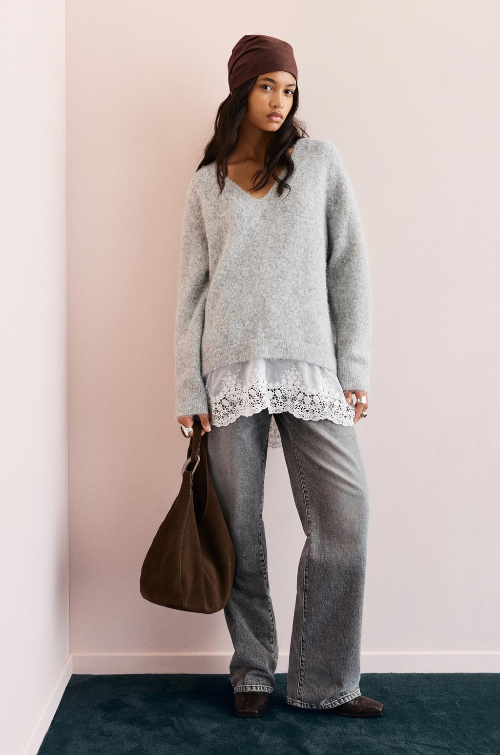 Contrast lace hem jumper PULL&BEAR