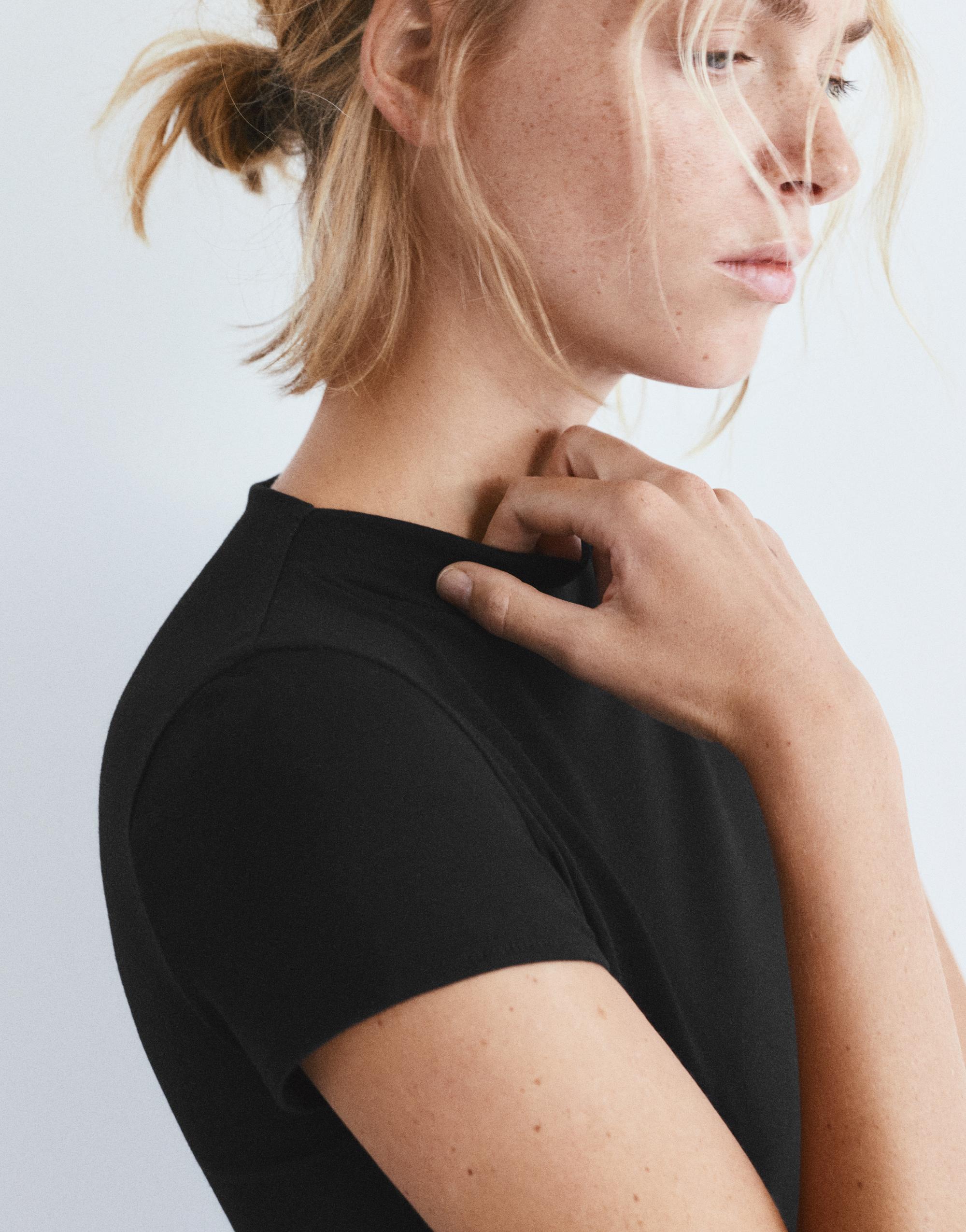 Short mock neck dress — Black