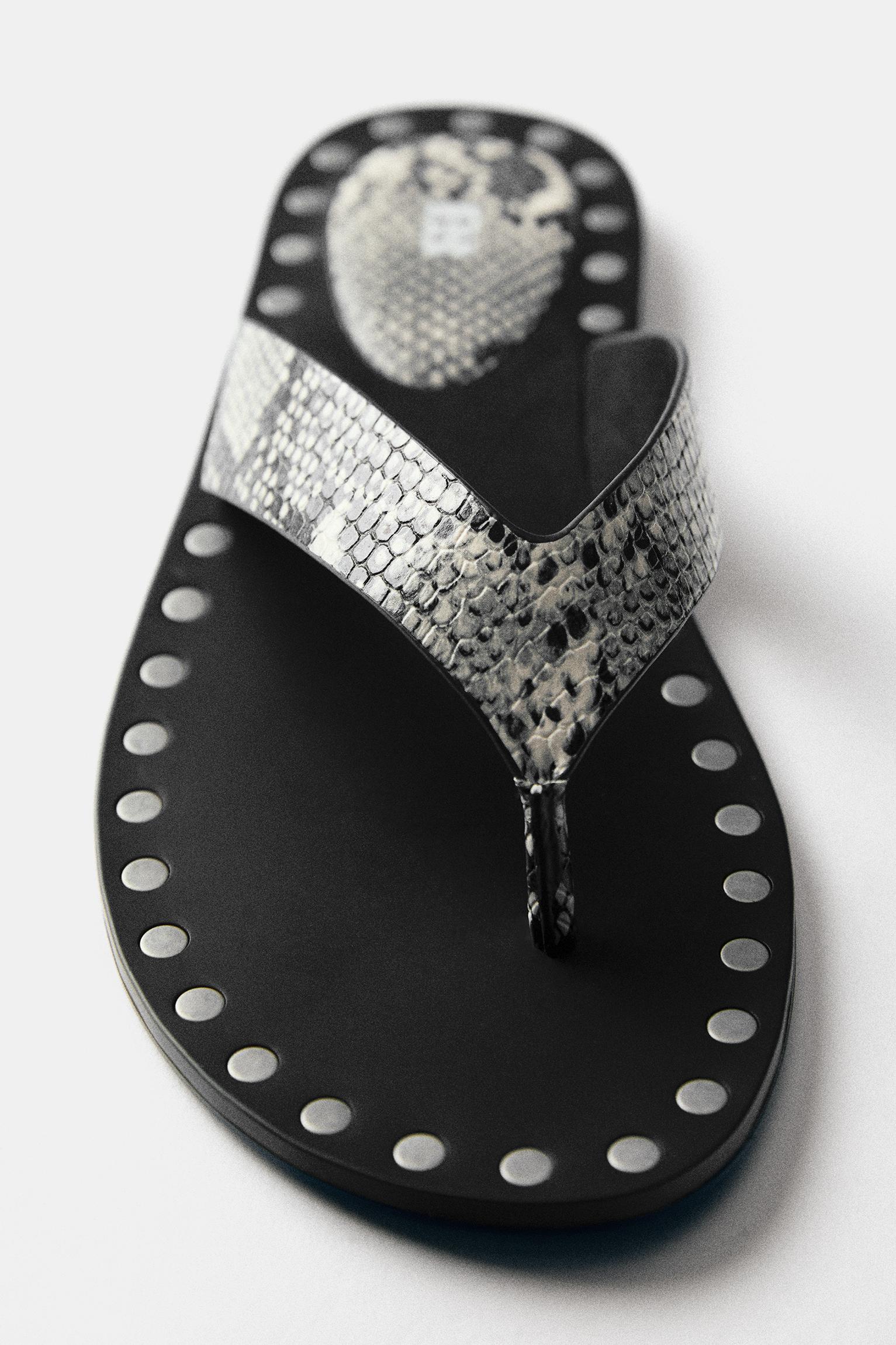 Flat studded sandals — Contrast