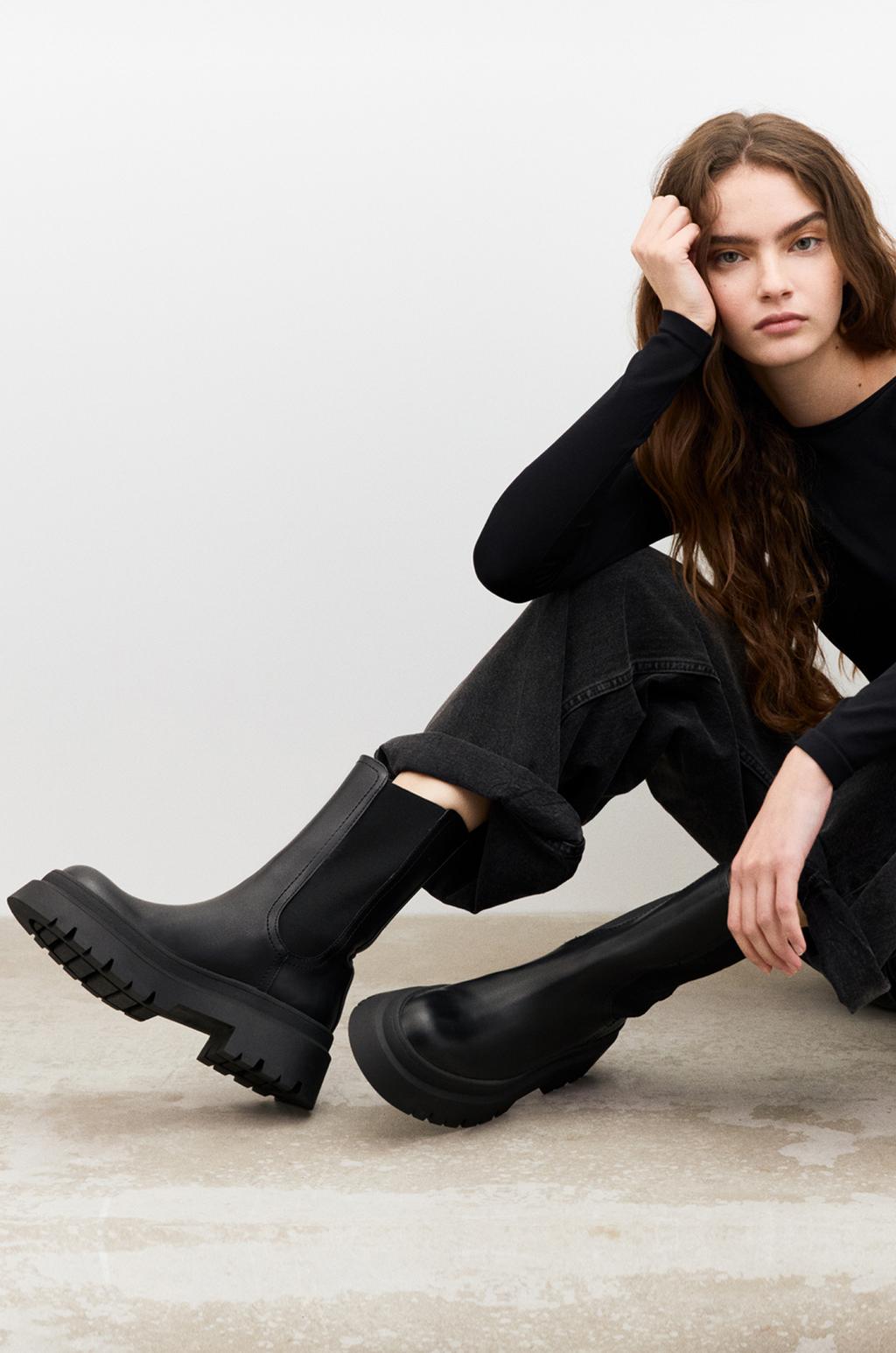 Distressed chunky Chelsea boots PULL&BEAR