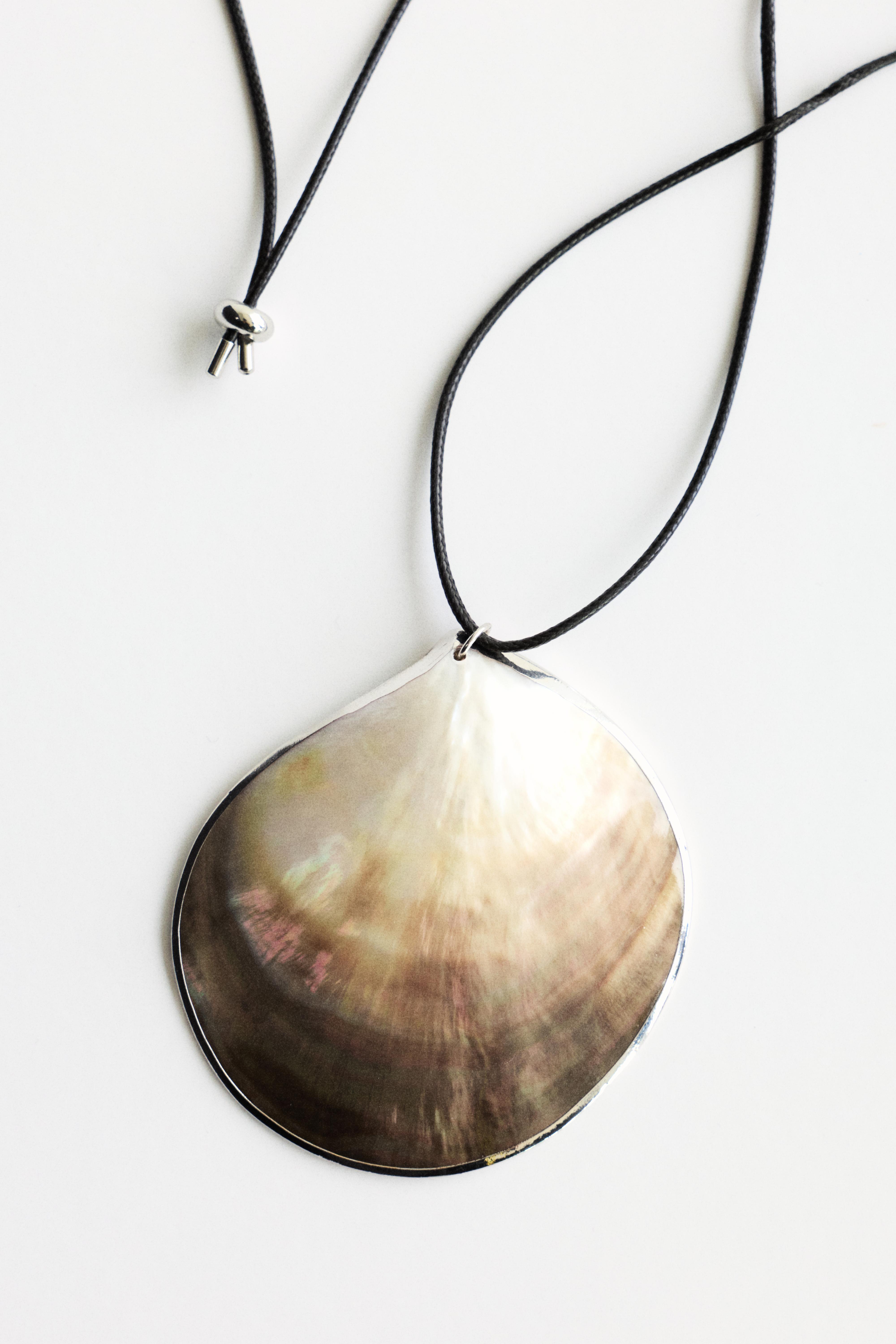 Maxi seashell necklace — Grey