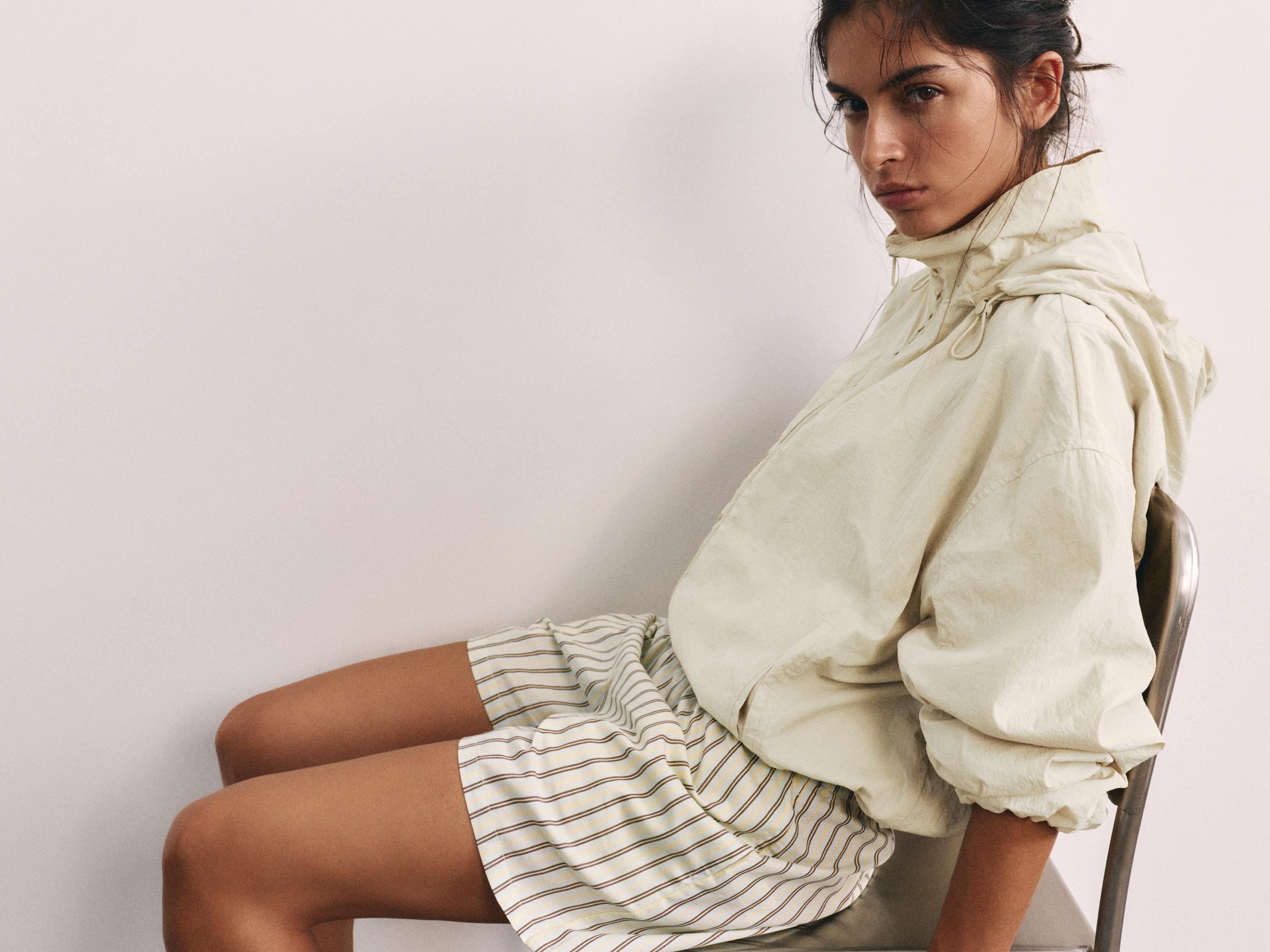Lightweight hooded jacket — Sand