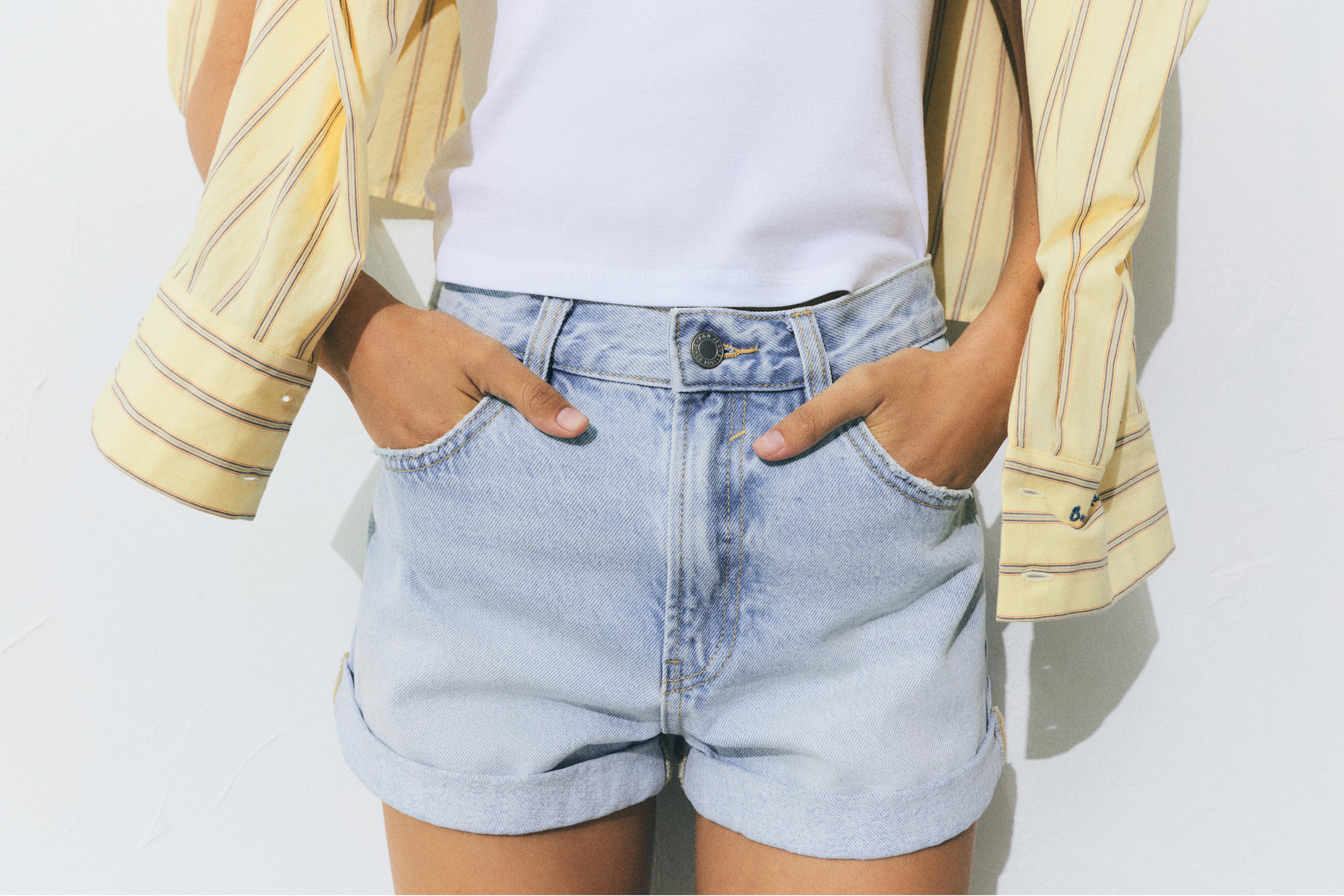Denim mom fit shorts with turn-up hems — Pale blue