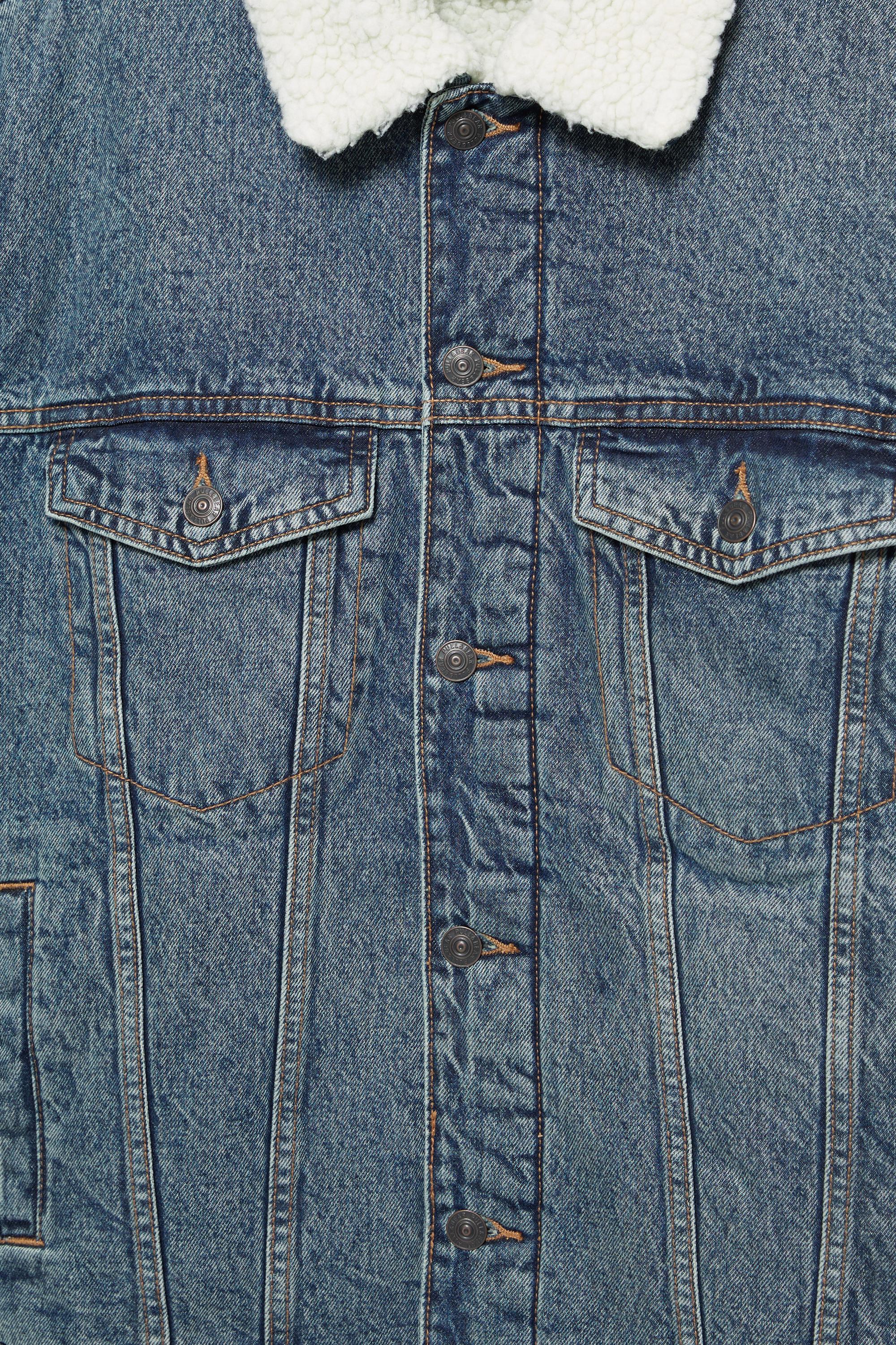 Denim jacket with faux shearling collar — Medium blue