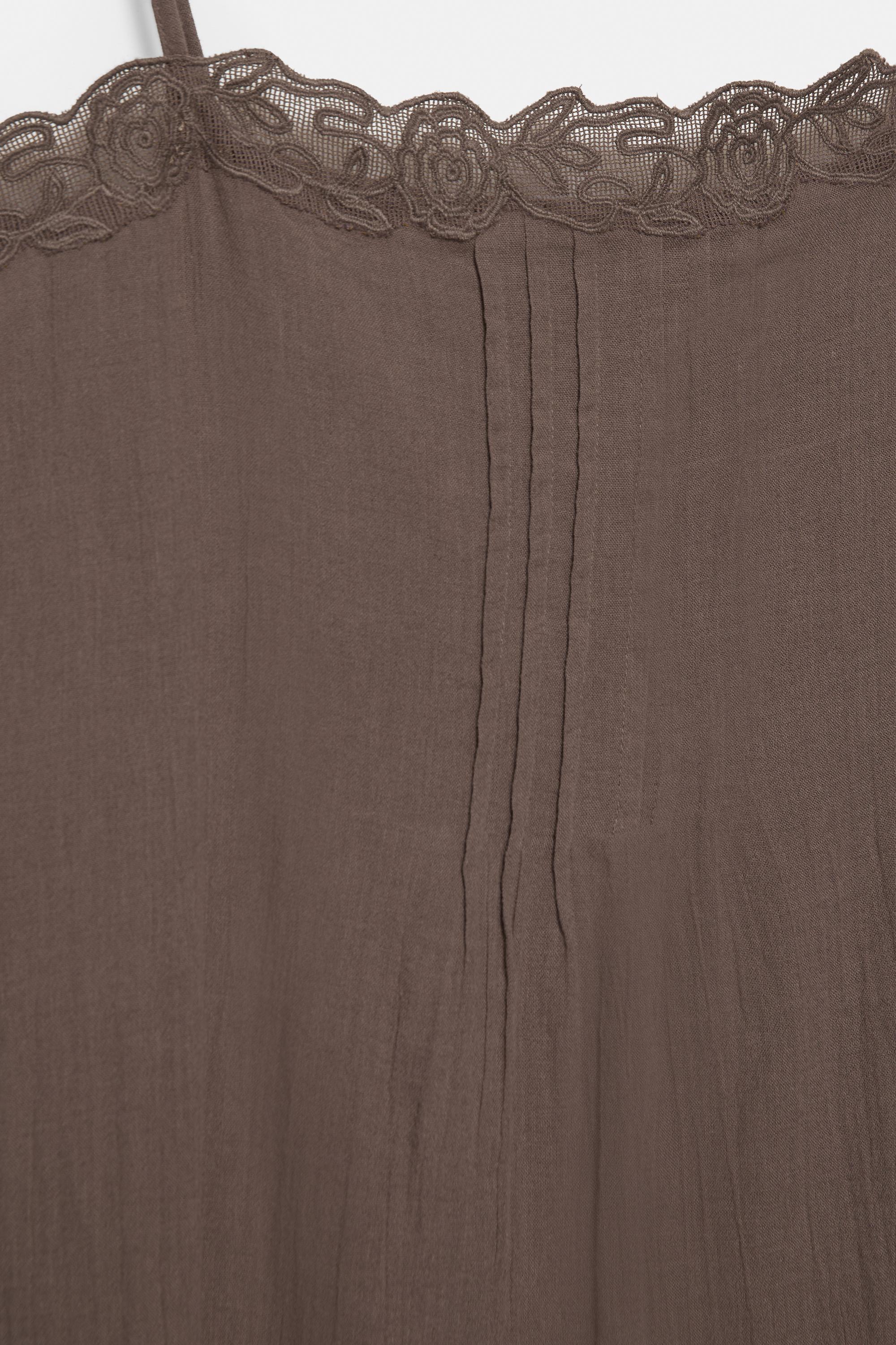 Brown dress with ruffled hem — Brown