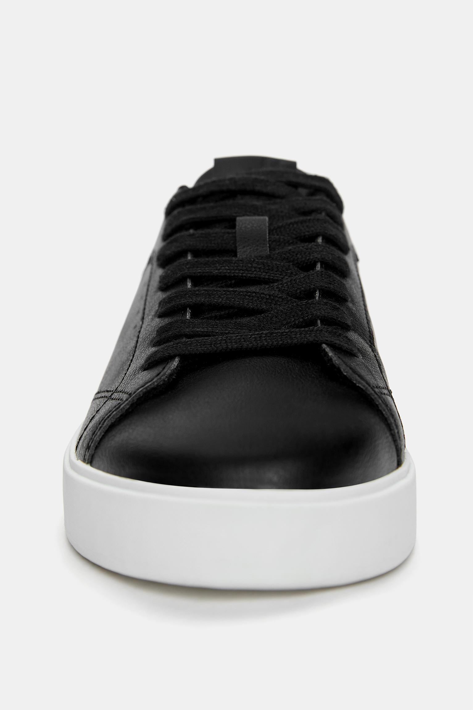 Casual trainers — Contrast