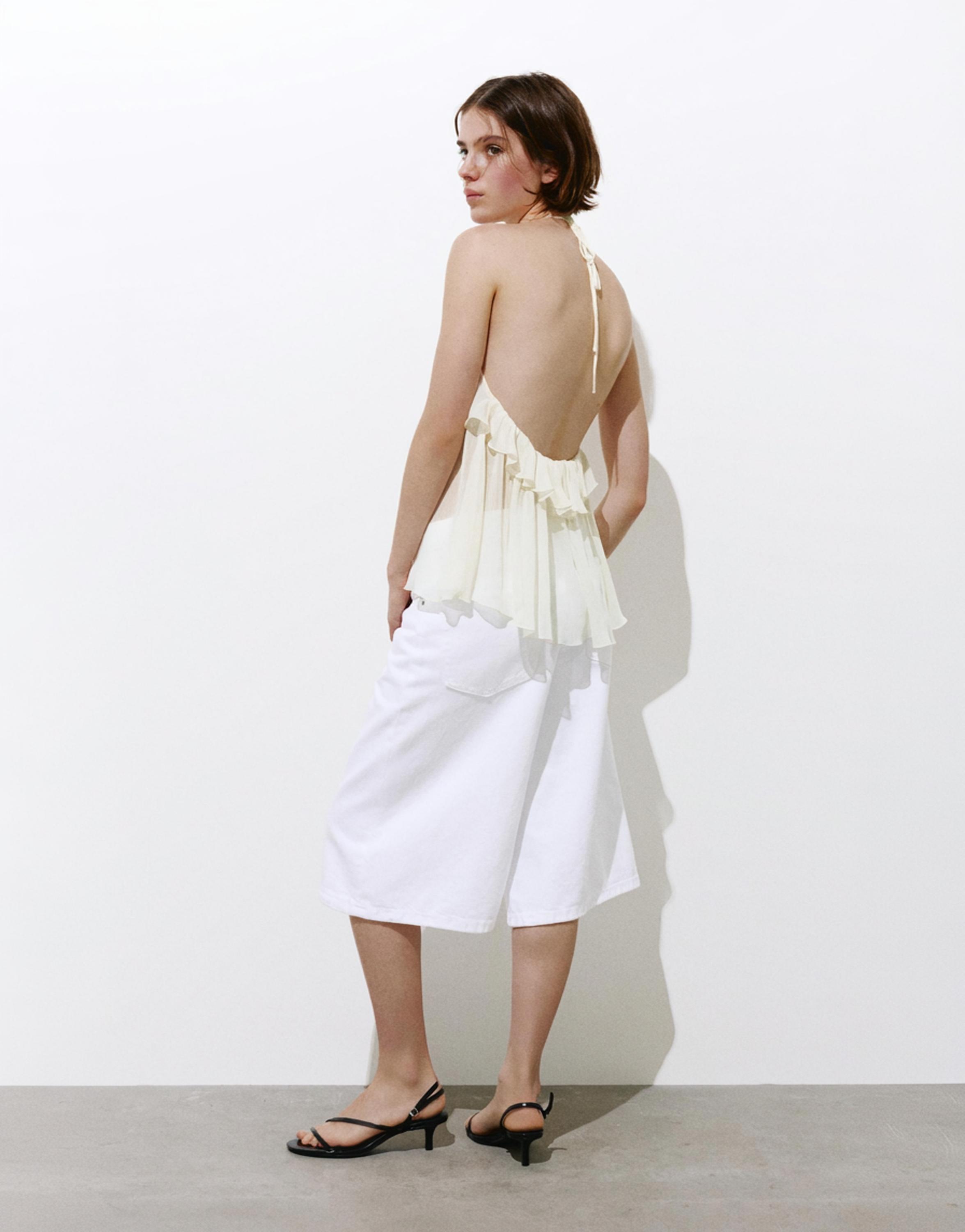 Halter top with ruffles — Sand
