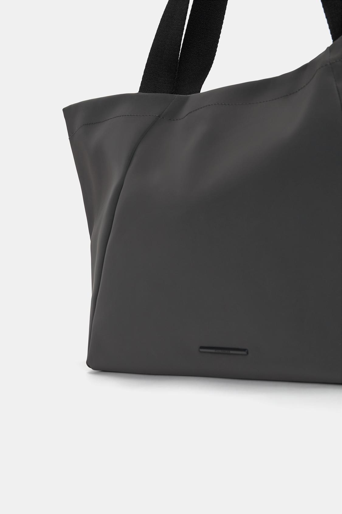 Shopper-Tasche mit gummiertem Finish - PULL&BEAR