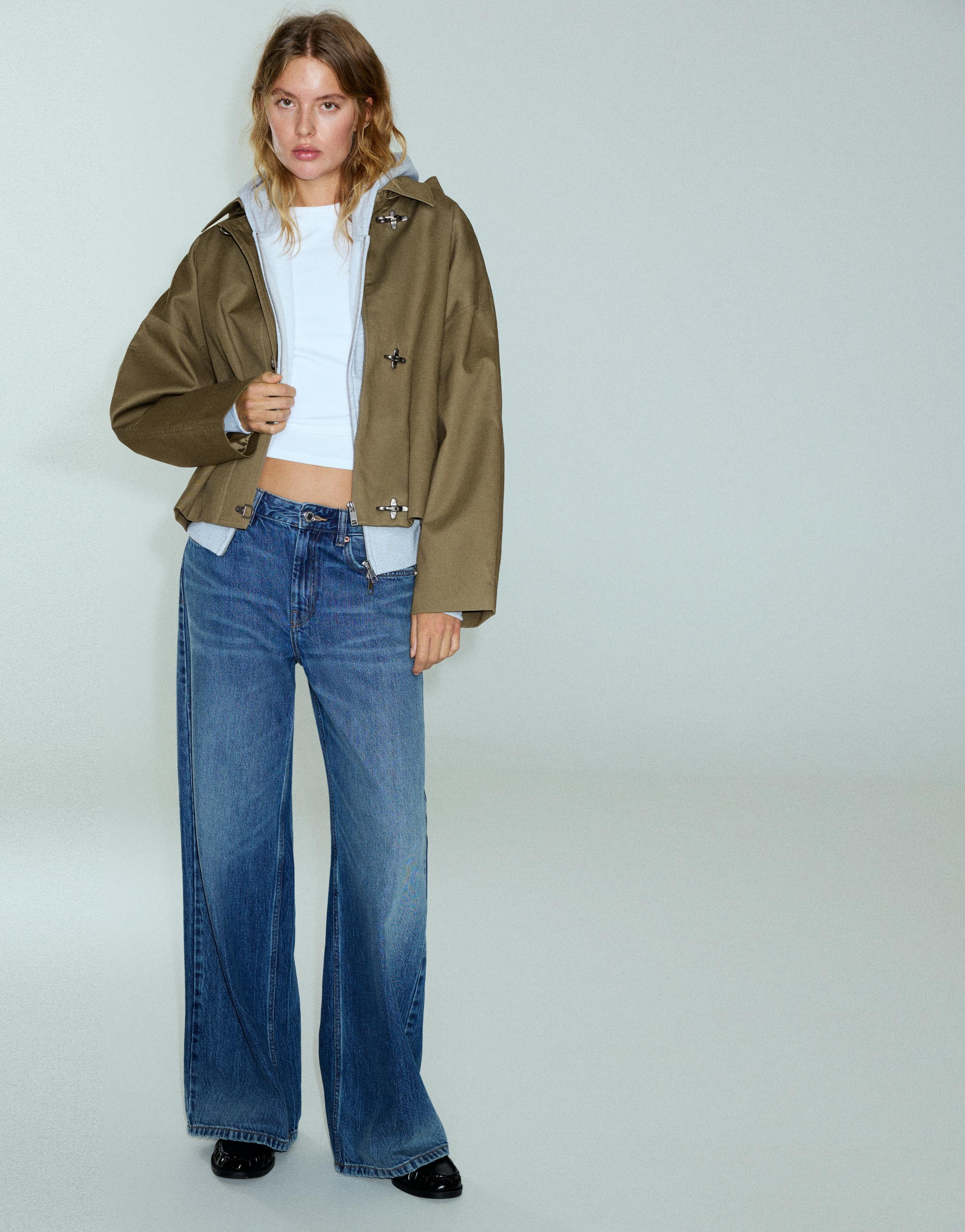 Pull&Bear Süslü düğmeli kısa su geçirmez trençkot görsel 5