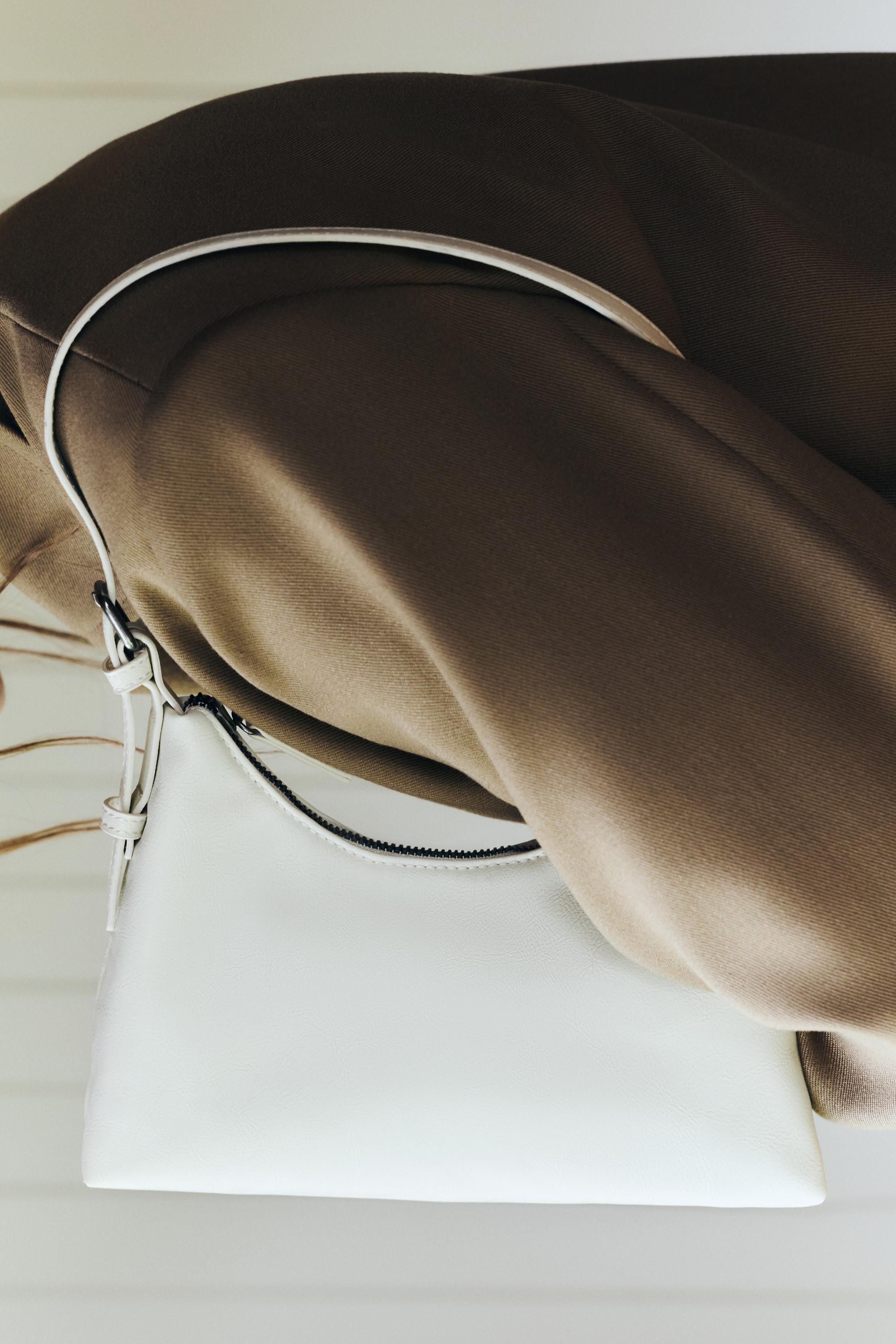 Casual shoulder bag — Ecru