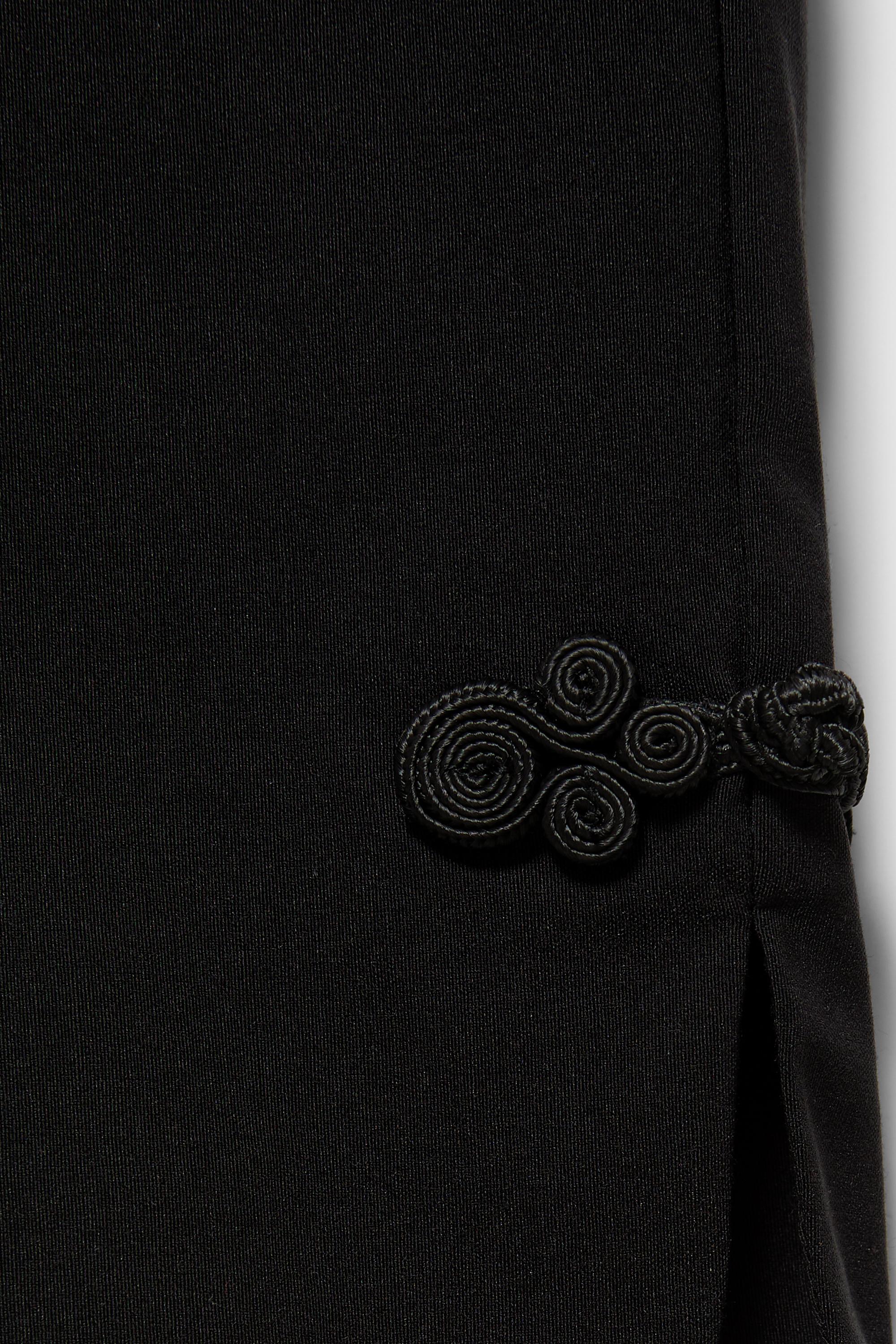 Frog fastening capris — Black
