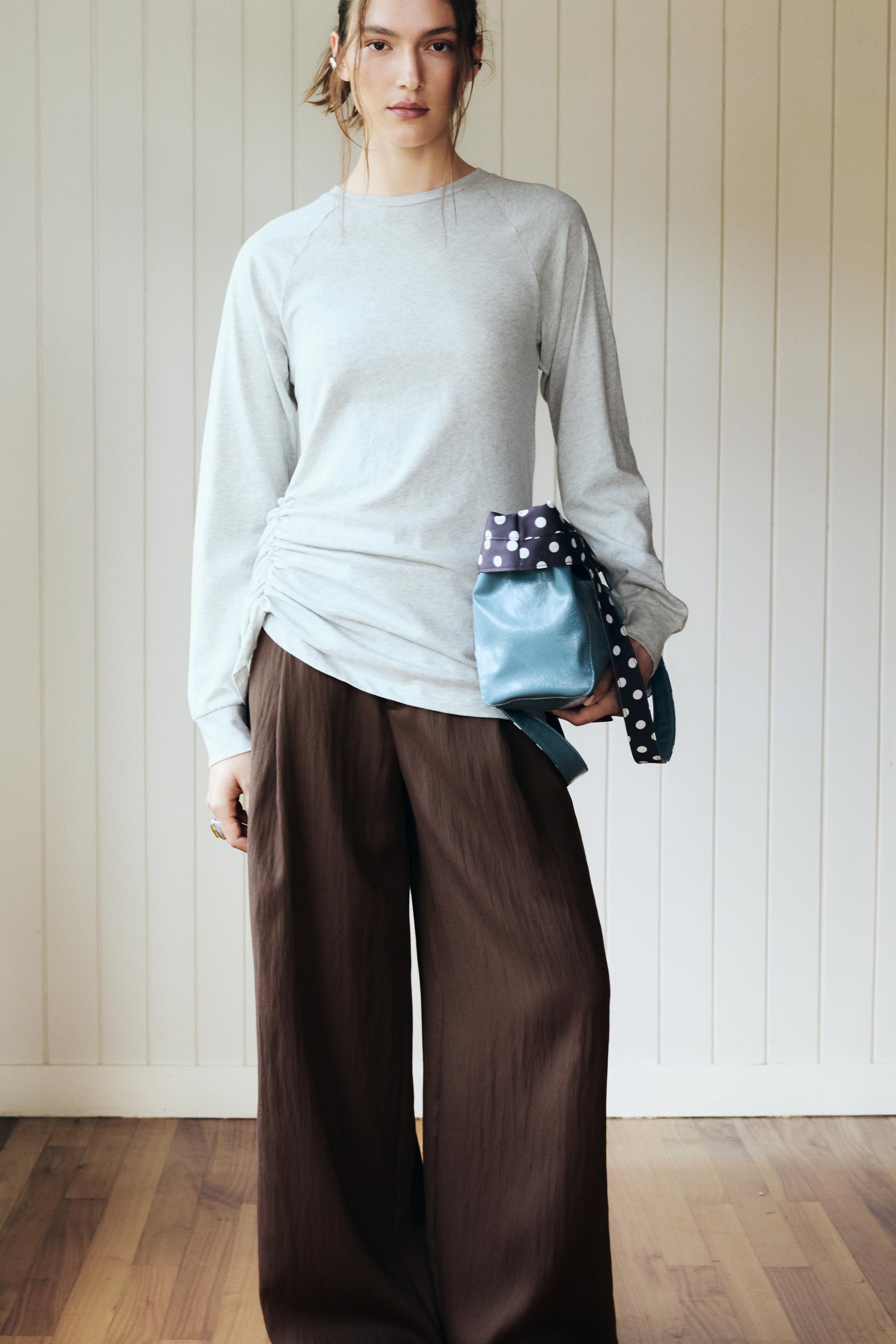 T-Shirt Mit Langen Ärmeln Und Raffung