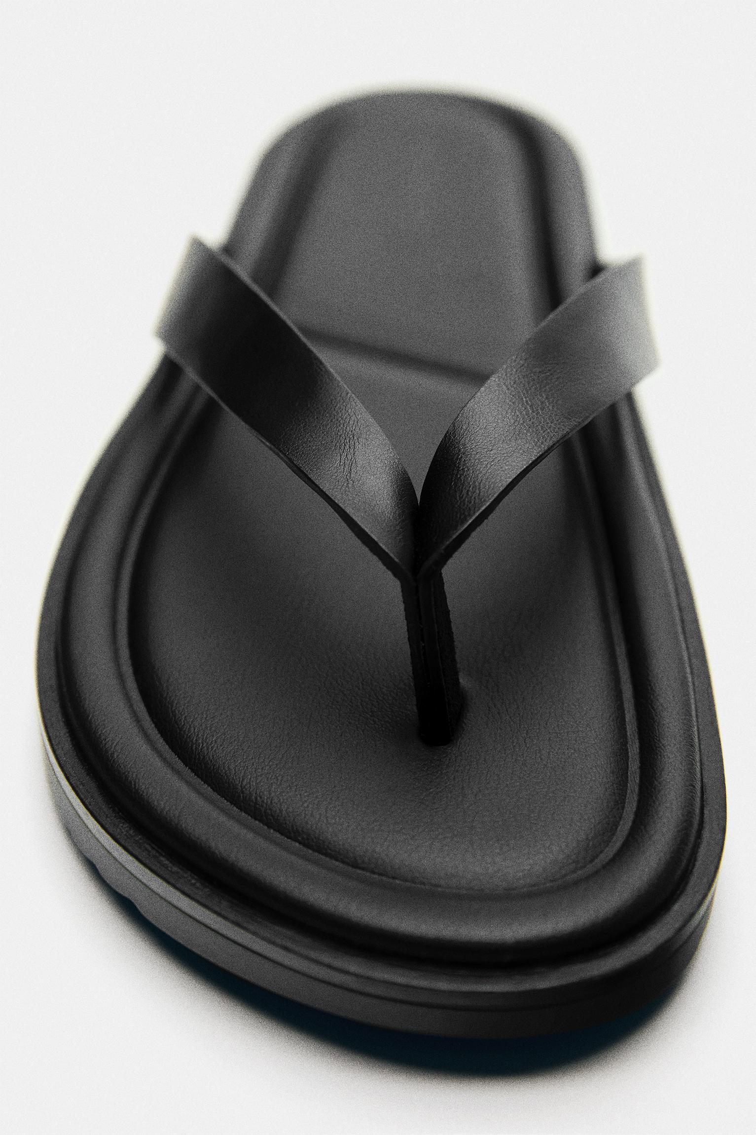 Flat sandals — Black