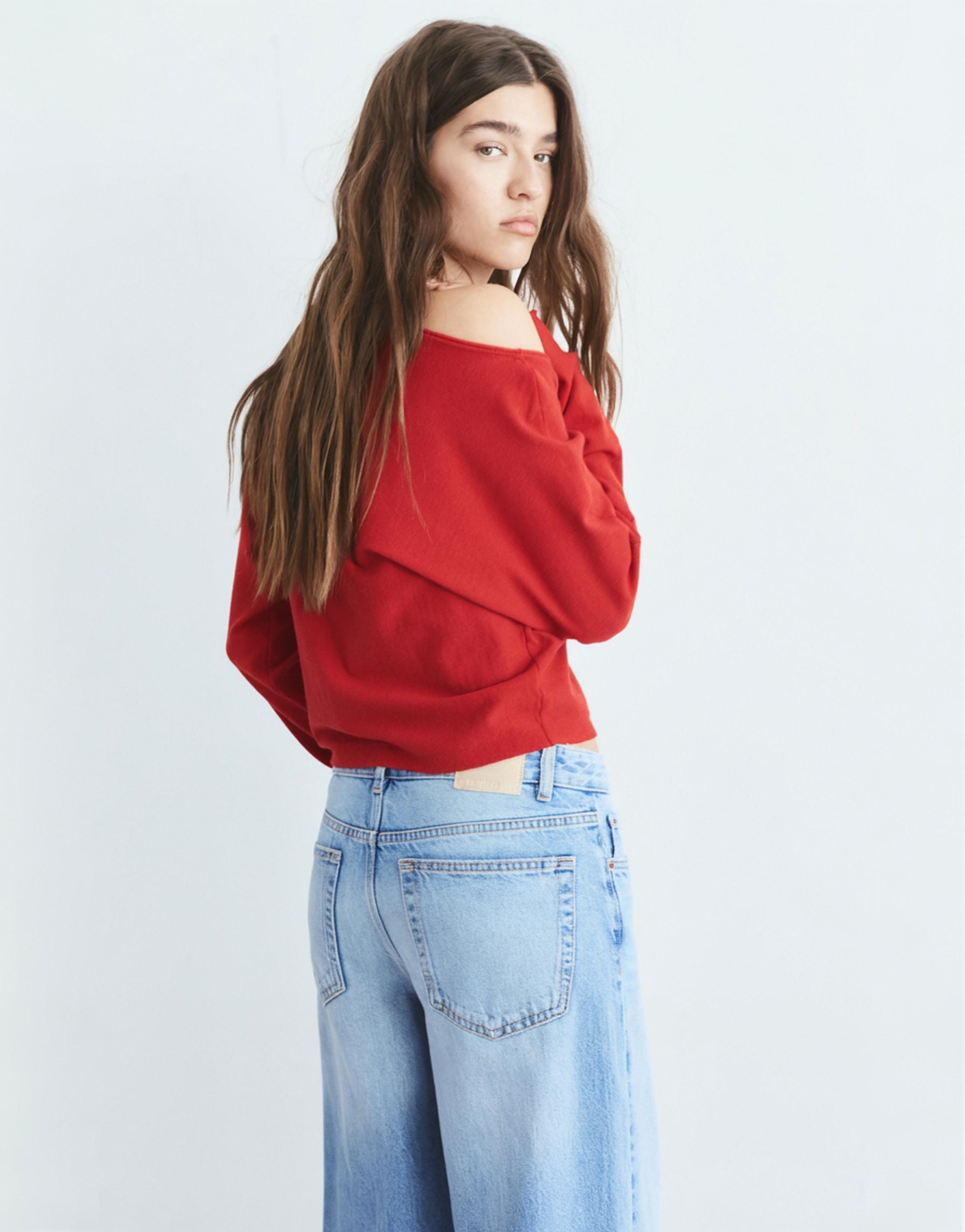Asymmetric jumper — Red