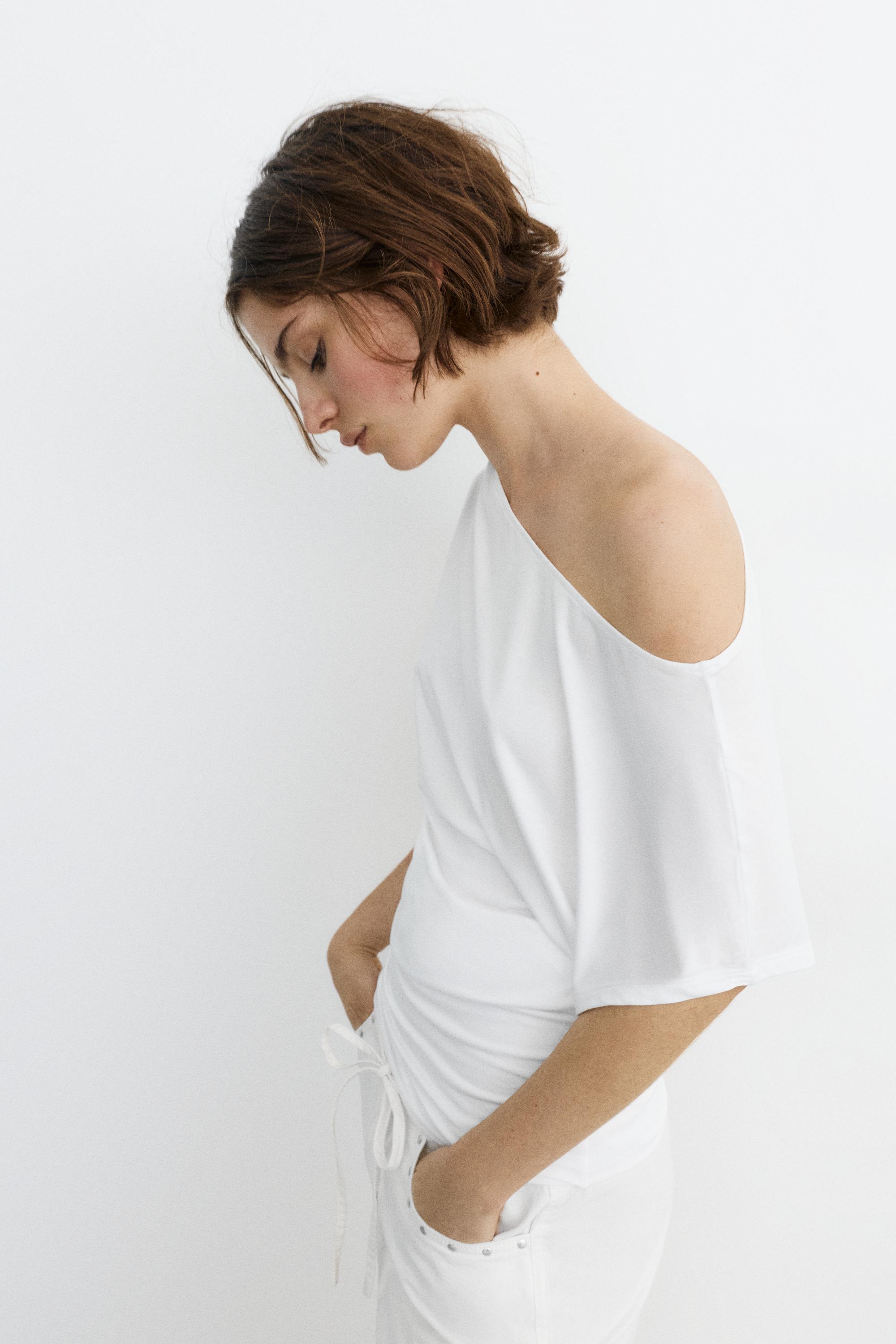Short asymmetric dress — White